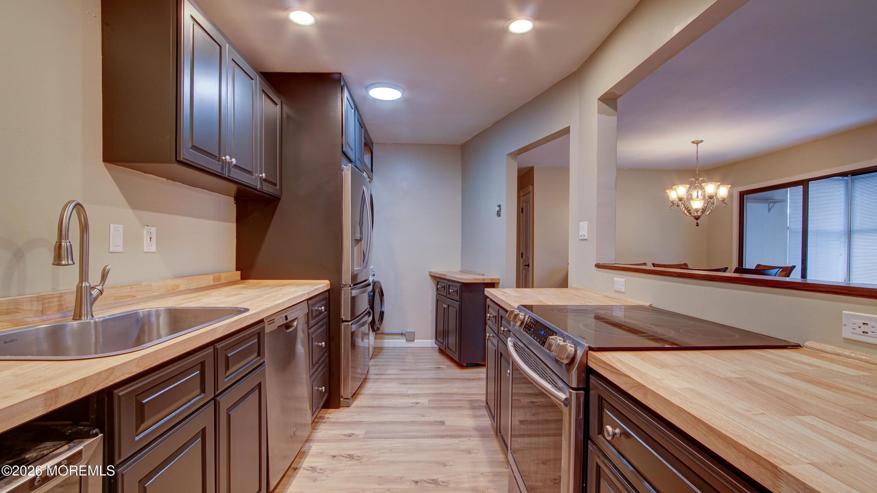 167 Amberly Drive C Image 3