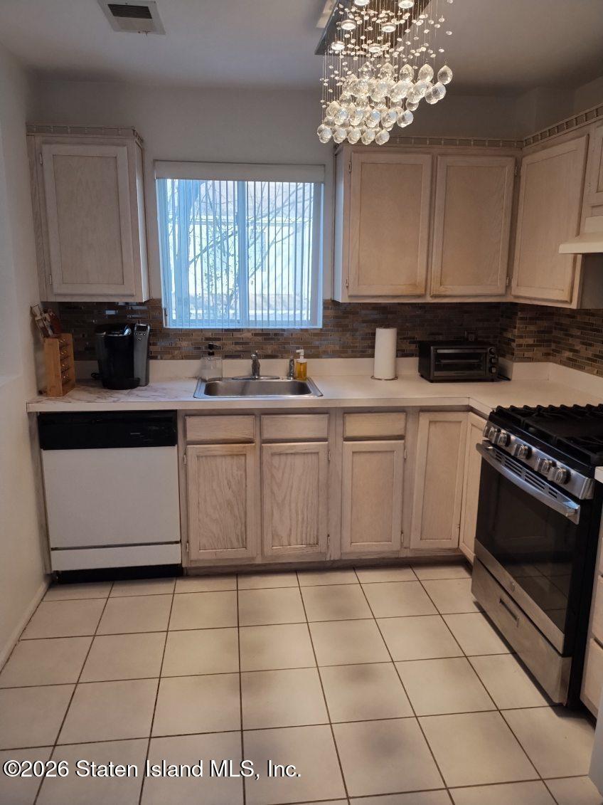 319 Aspen Knolls Way, Staten Island, NY, 10312 image 18