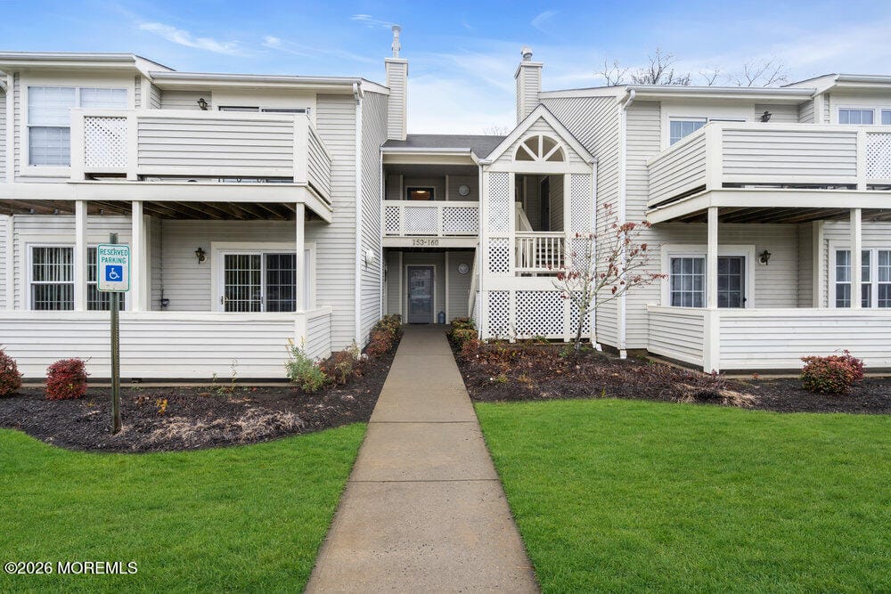 156 Pinetree Court Image 3