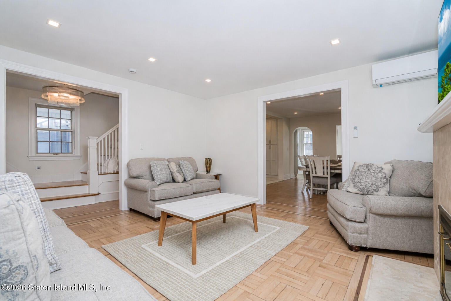 72 Theresa Place Image 4