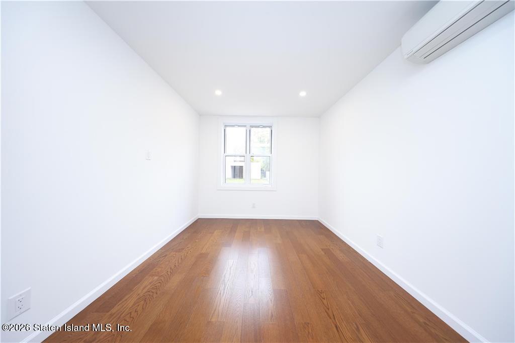 189 Saint Marys Avenue, Staten Island, NY, 10305 image 18