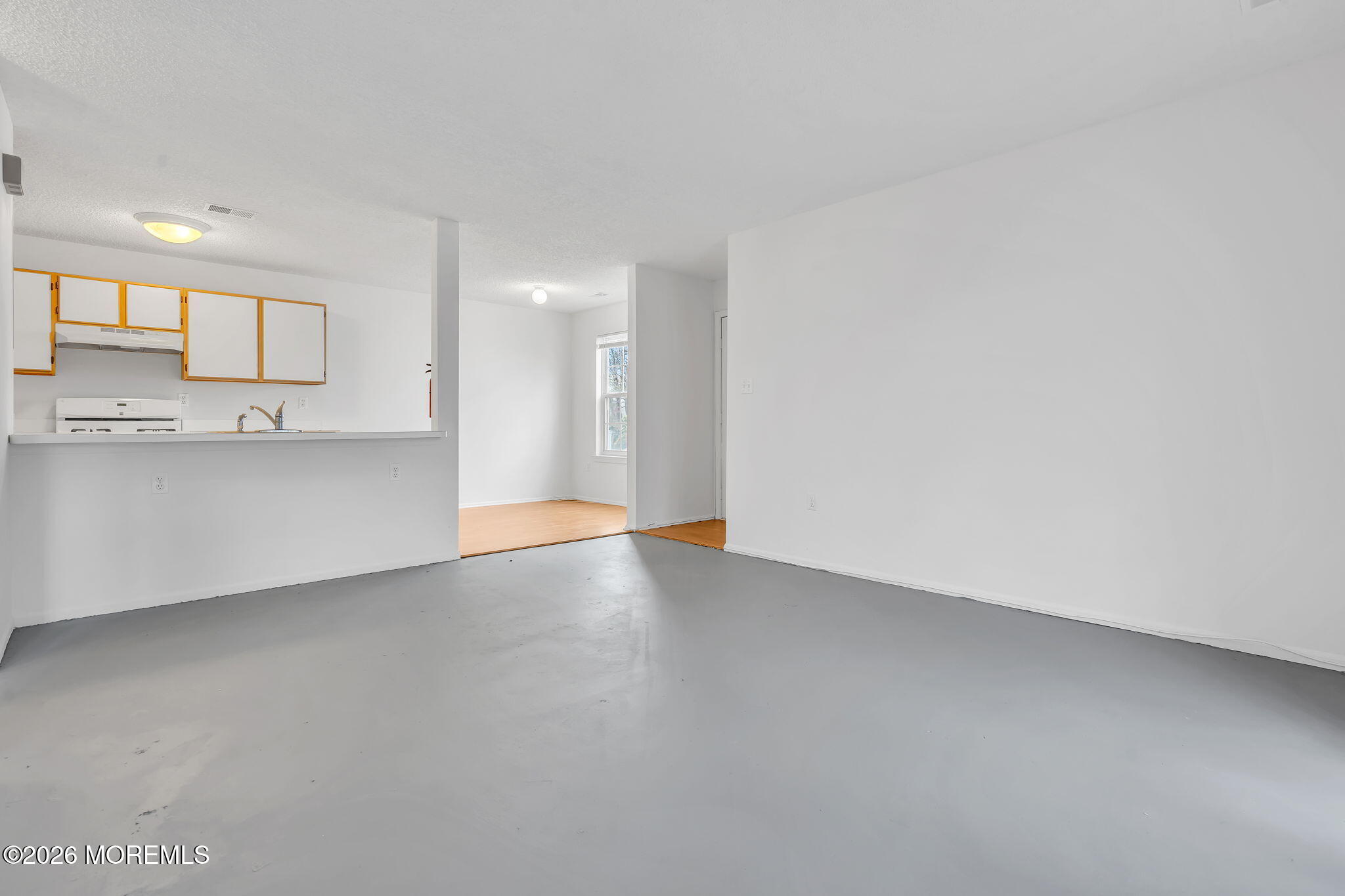 25 Des Moines Court Image 5