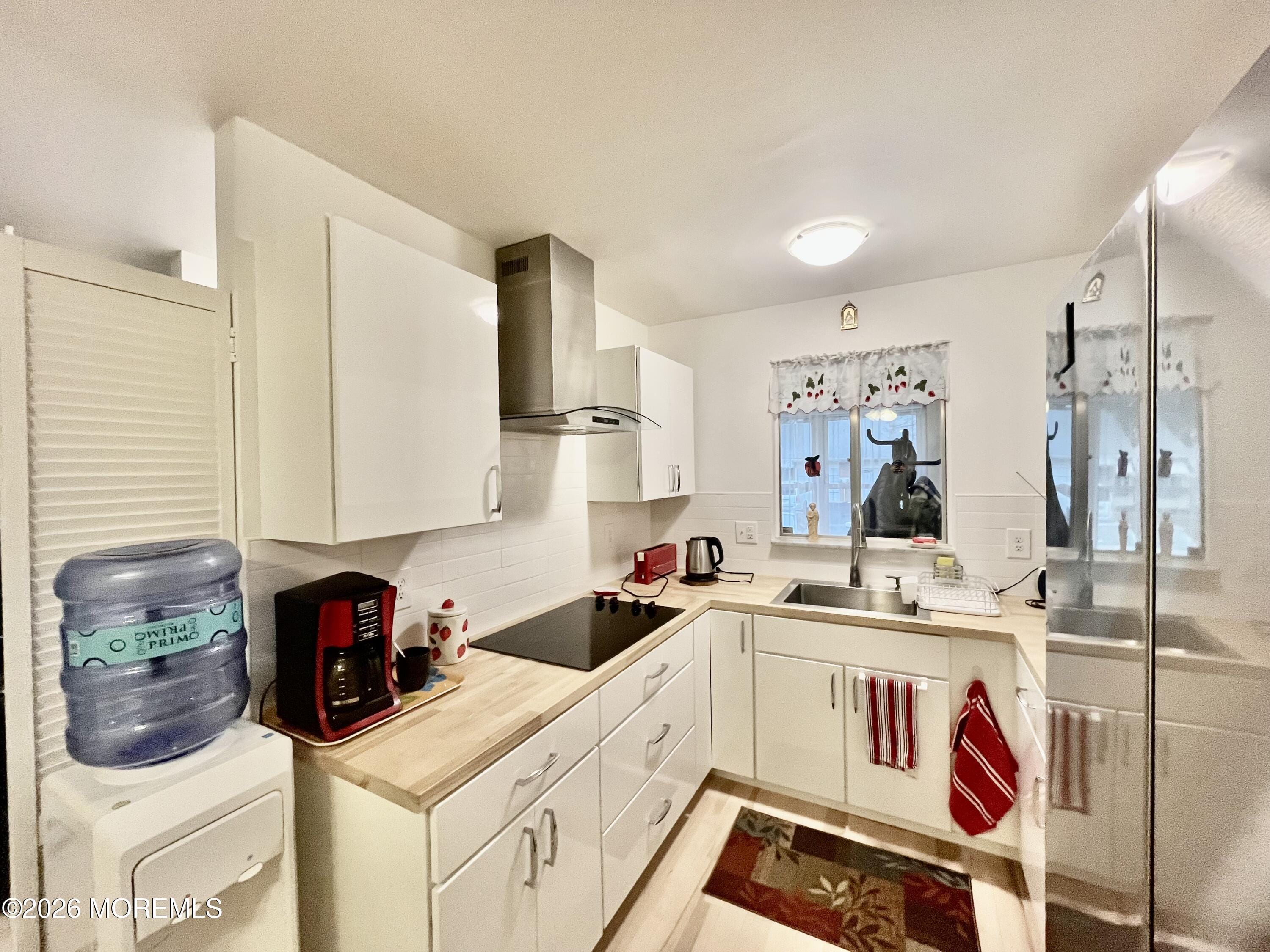 13 Lexington Drive B Image 2