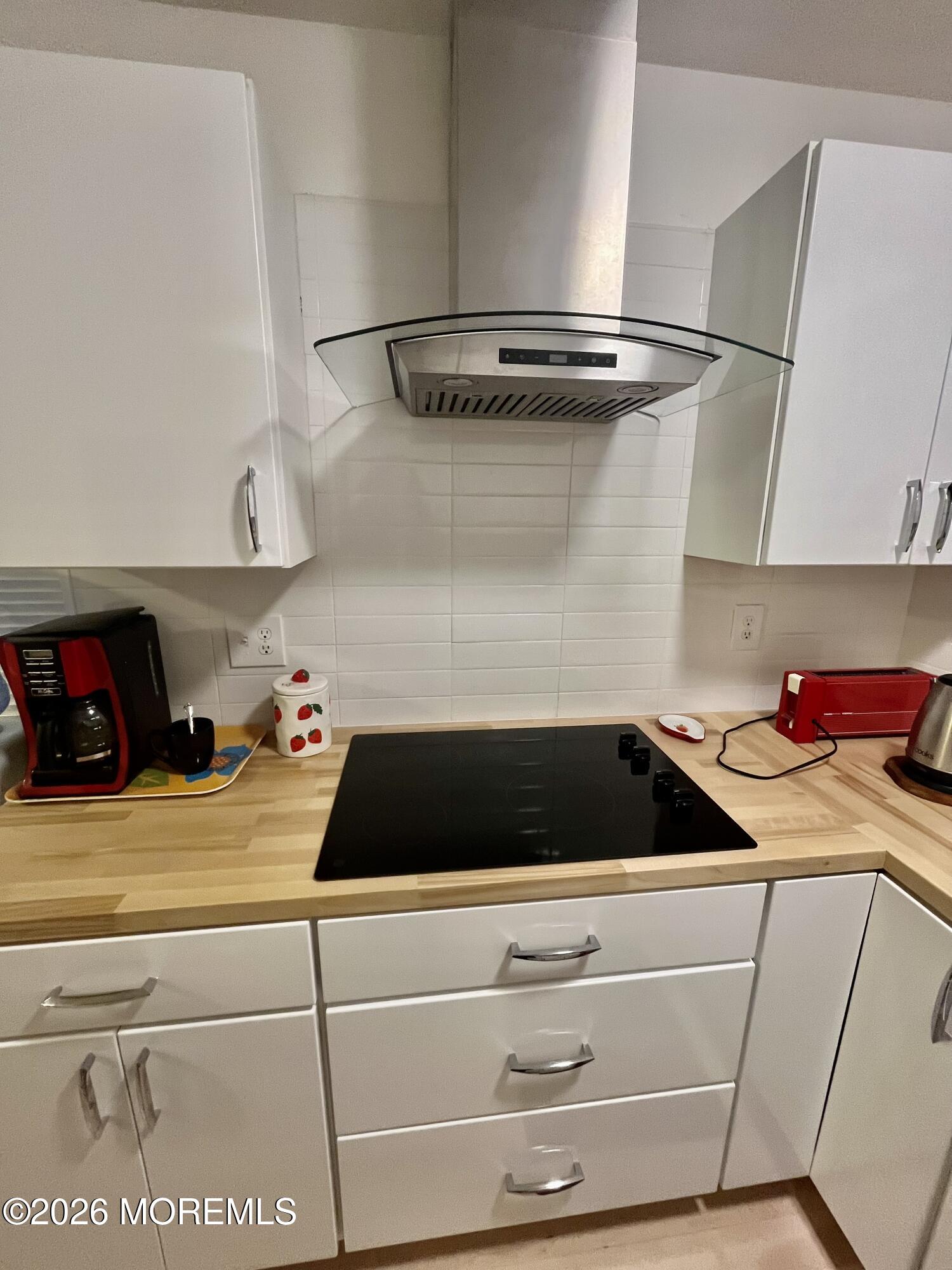 13 Lexington Drive B Image 4