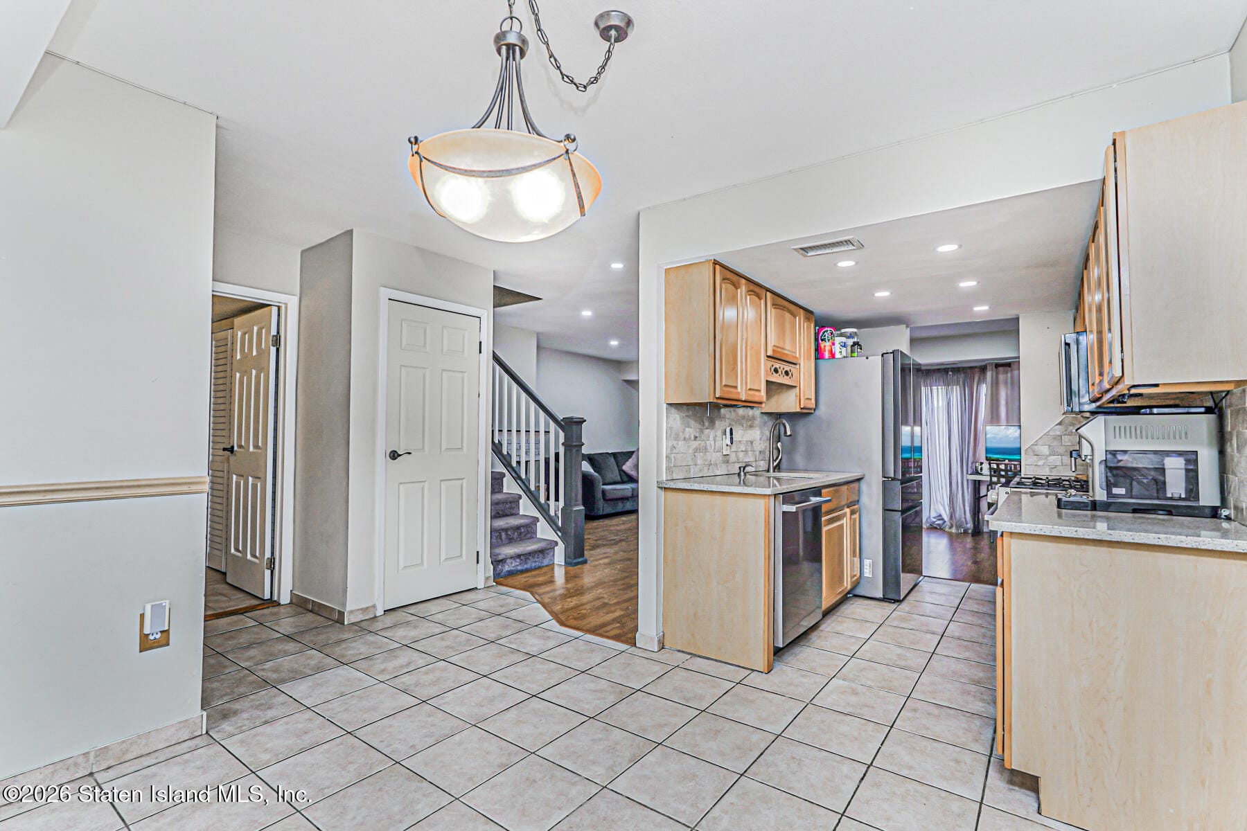 112 Hampton Green Image 4