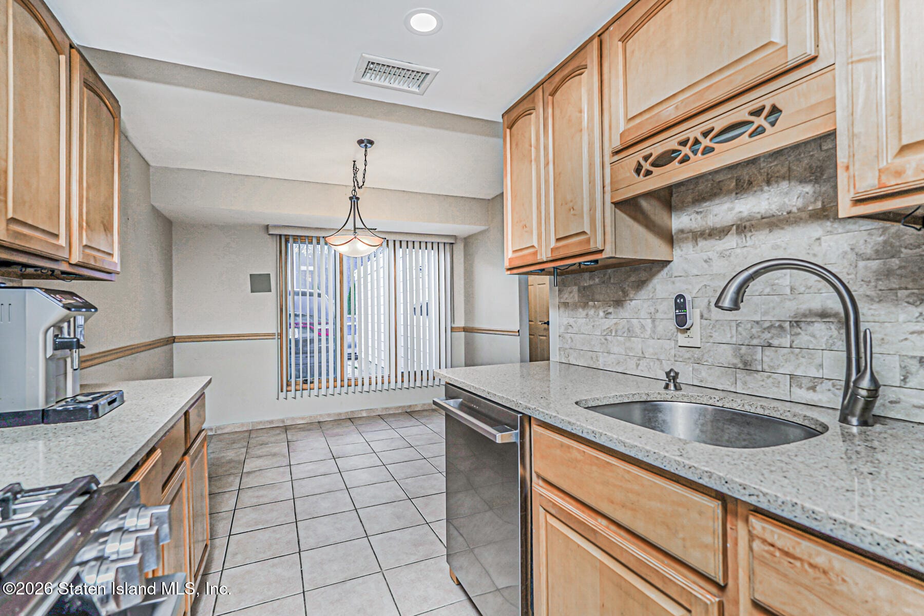 112 Hampton Green Image 5