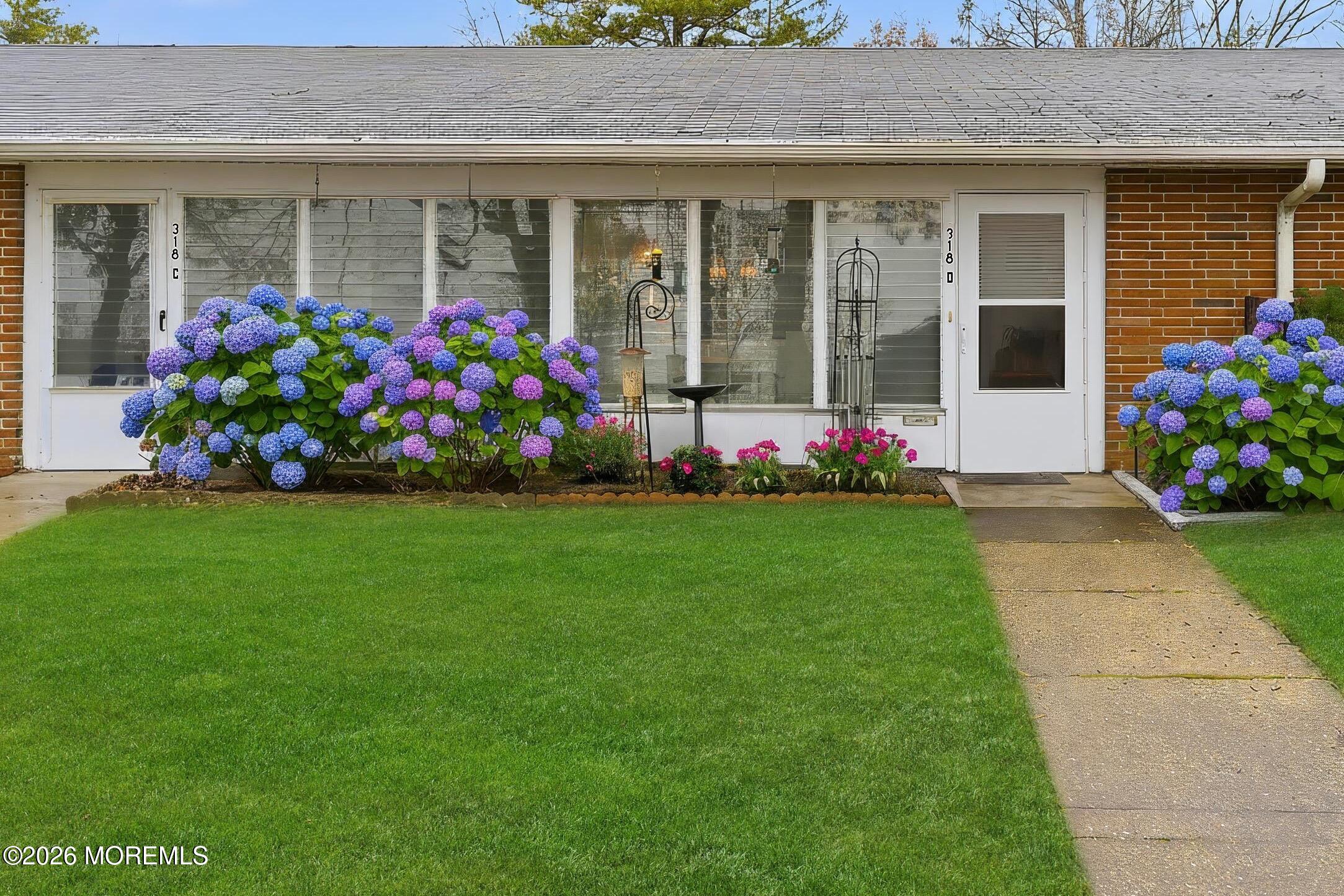 318D Coventry Court Image 1