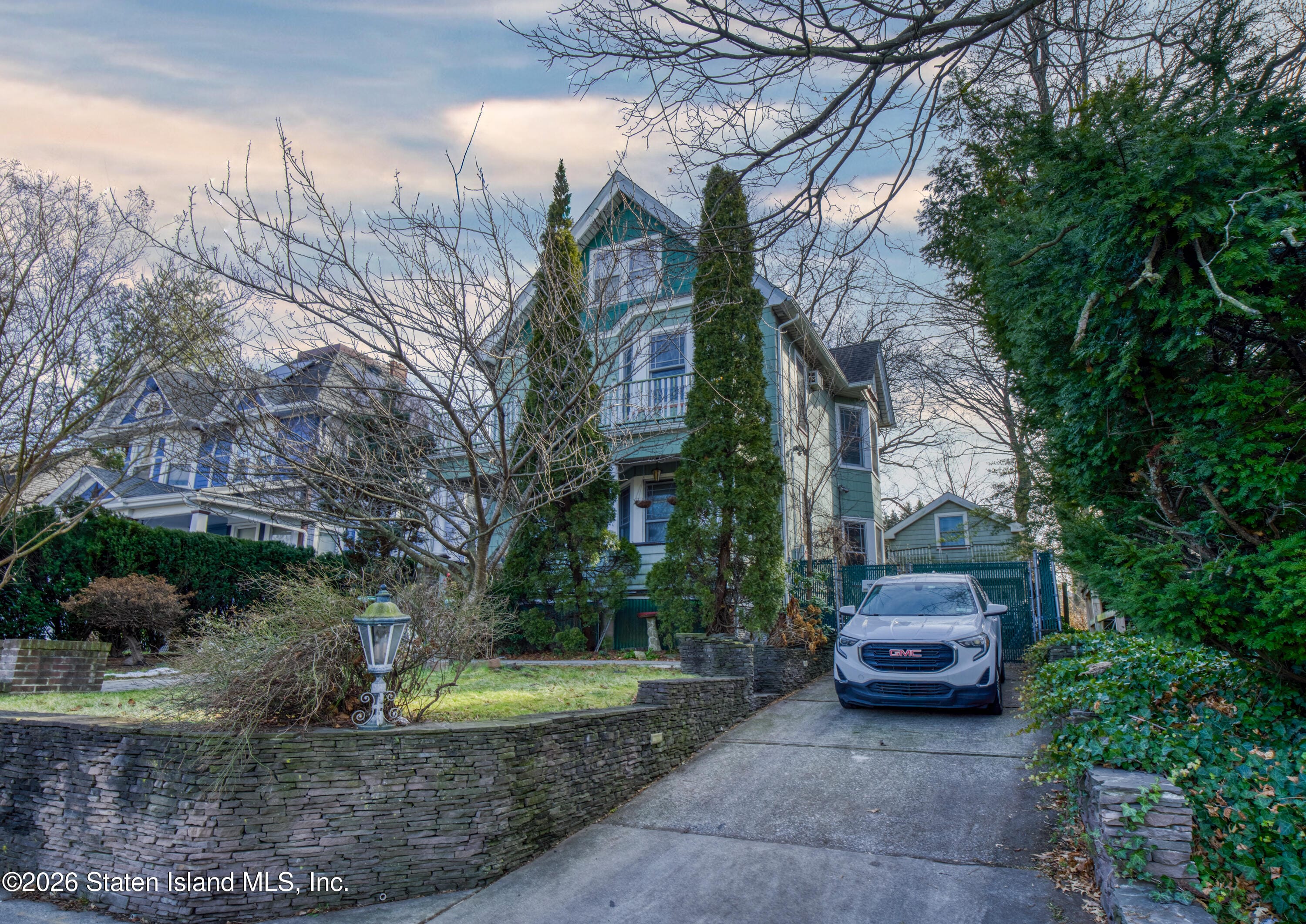 1046 Forest Avenue Image 2