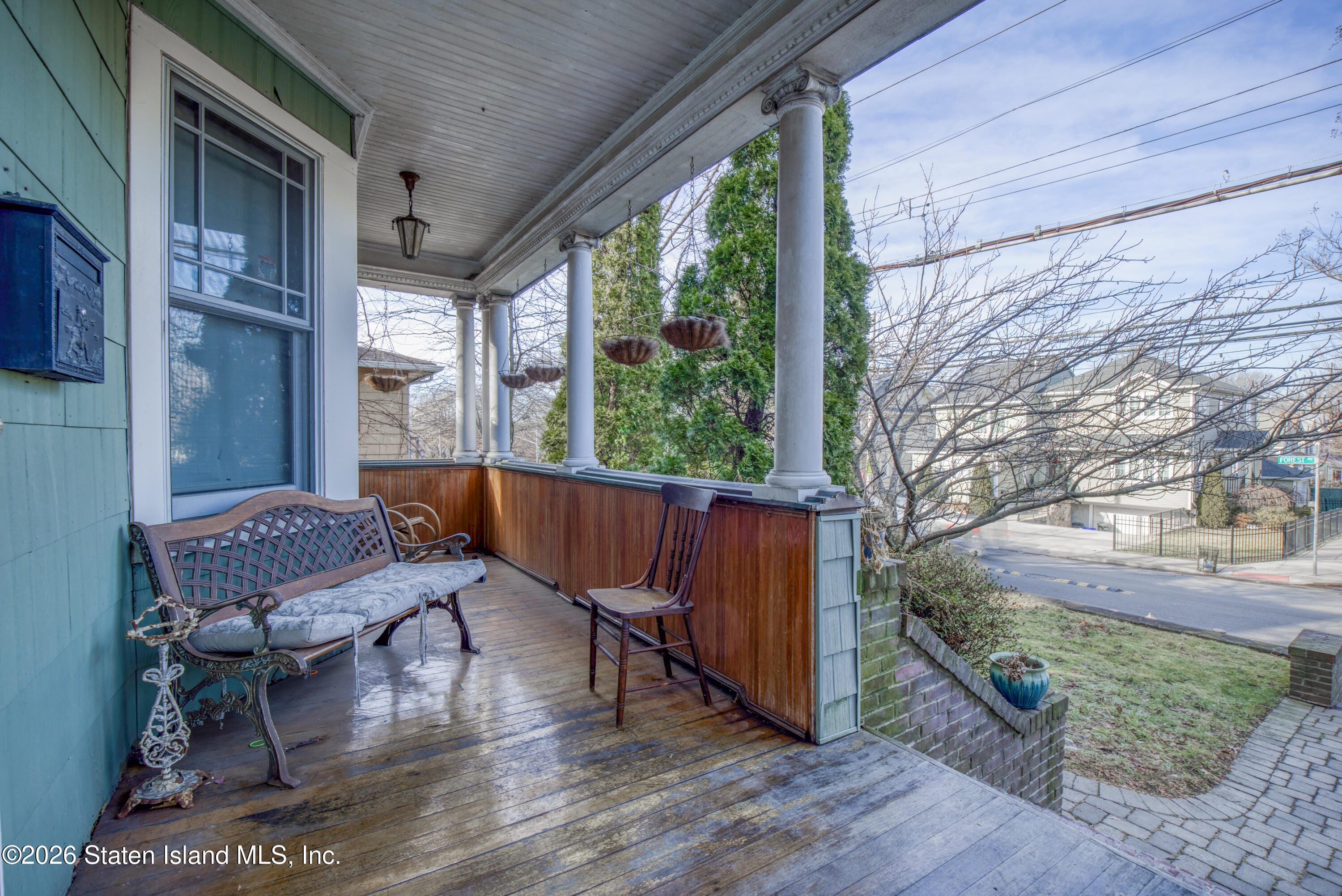 1046 Forest Avenue Image 4