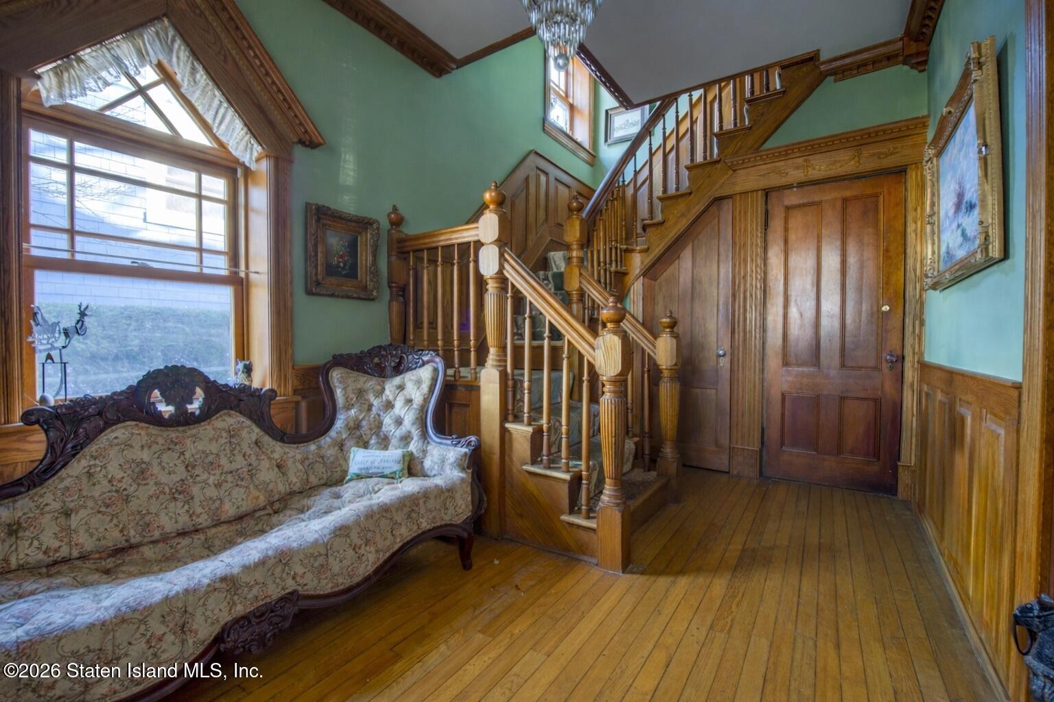 1046 Forest Avenue Image 5