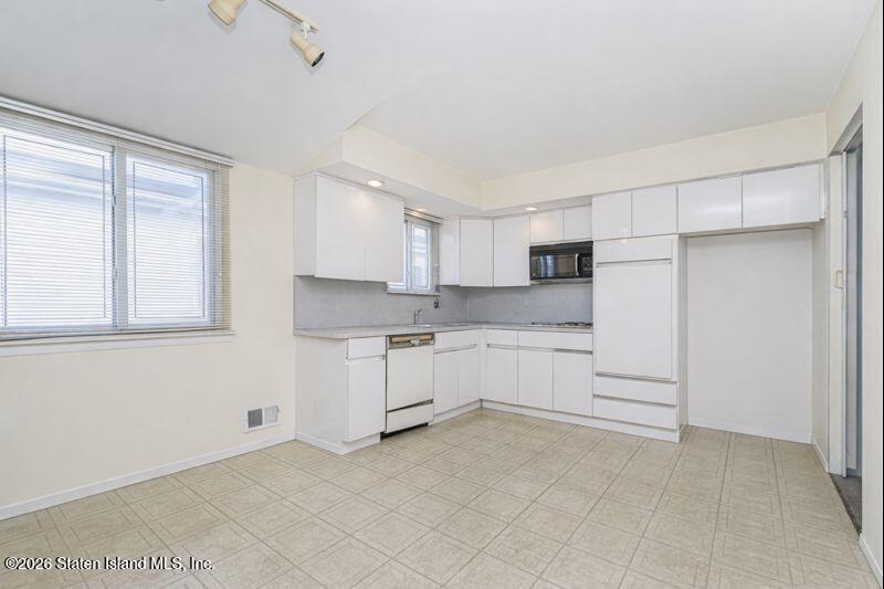 271 Kelly Boulevard Image 5