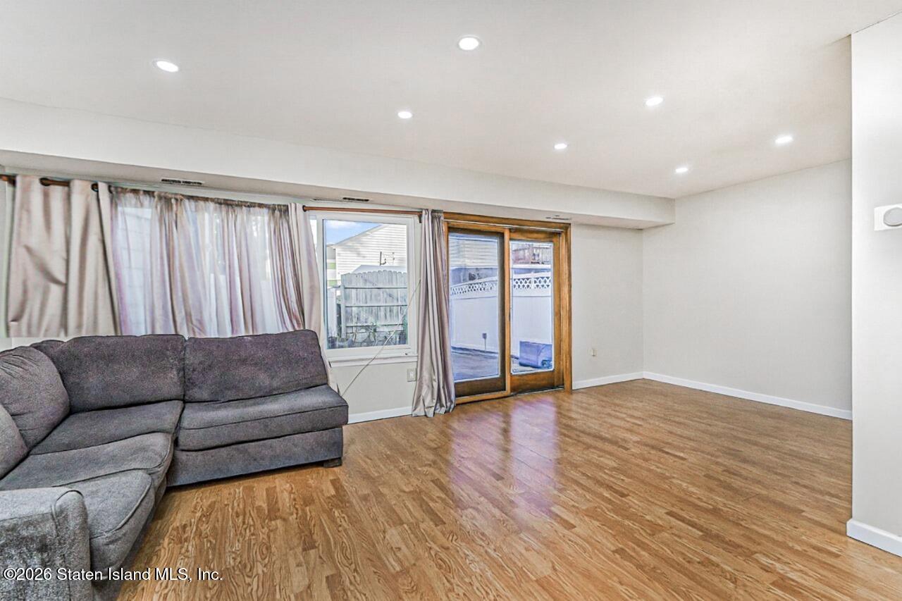 112 Hampton Green, Staten Island, NY, 10312 image 9