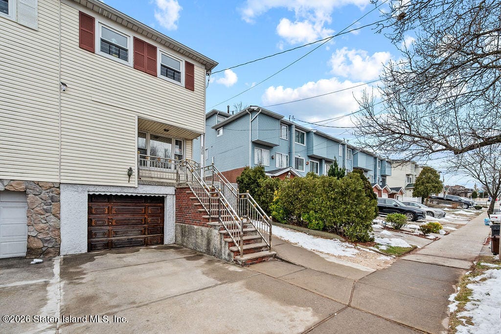 350 Hylan Boulevard Image 3