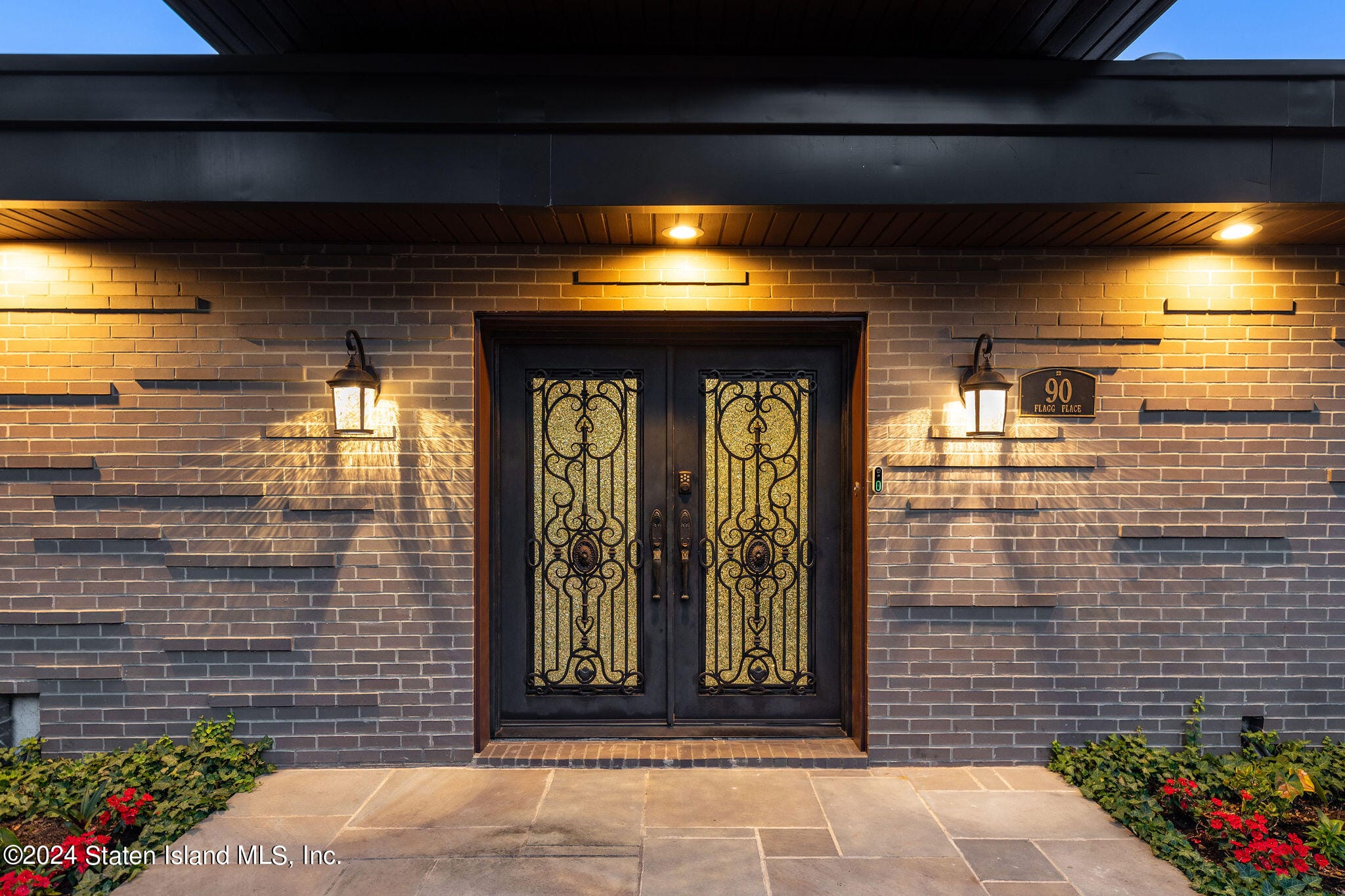 90 Flagg Place Image 4