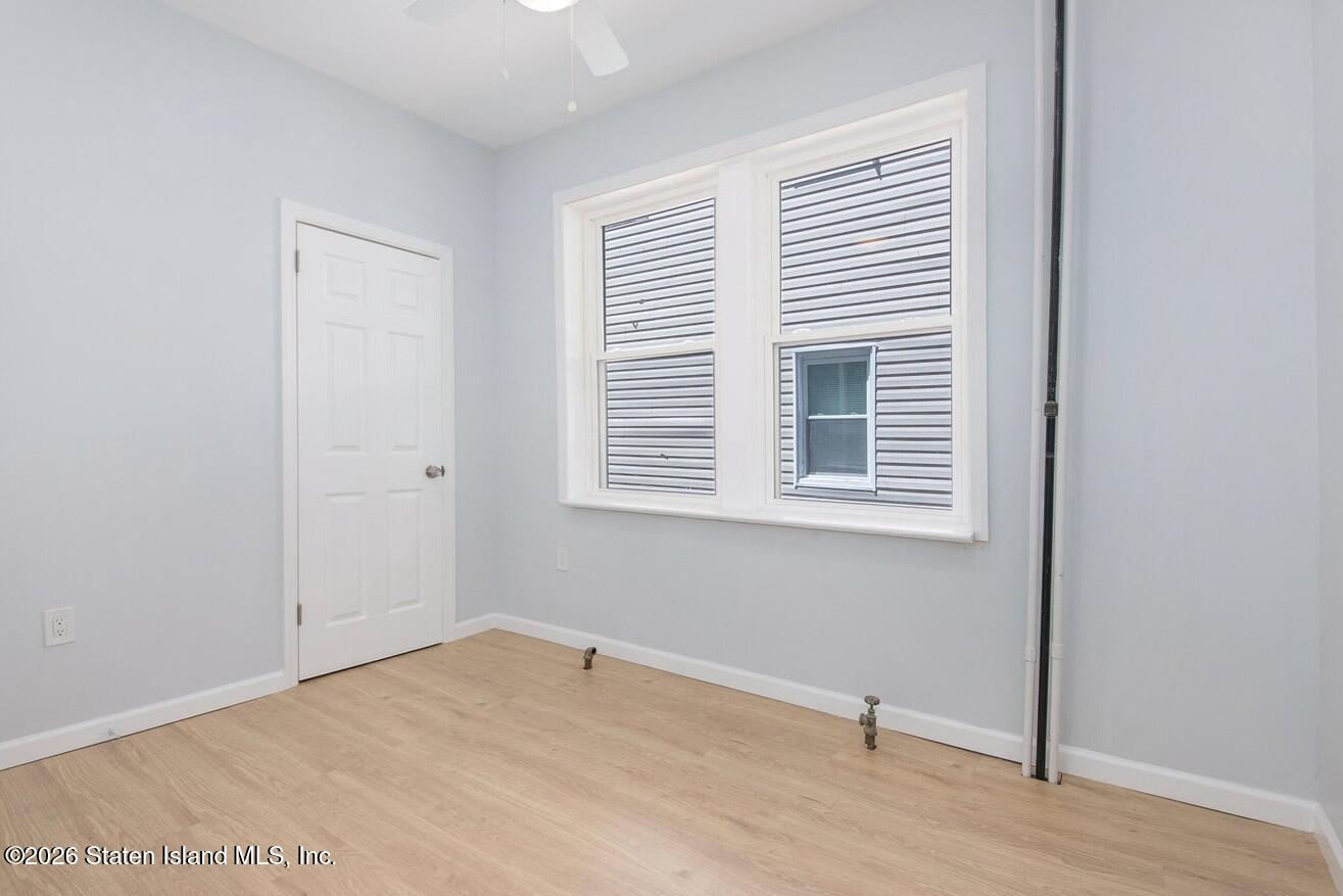 490 Van Duzer Street Image 3