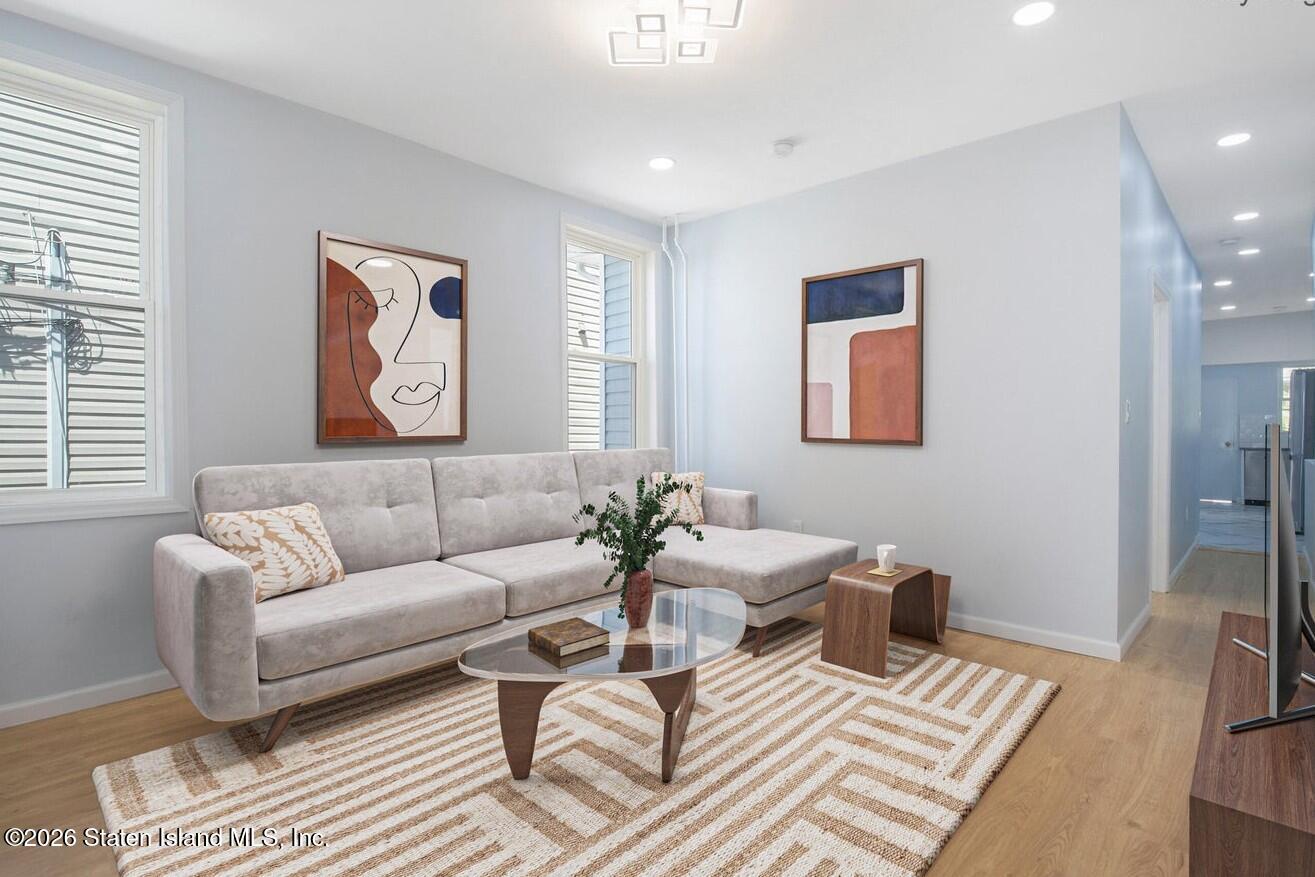 490 Van Duzer Street Image 2