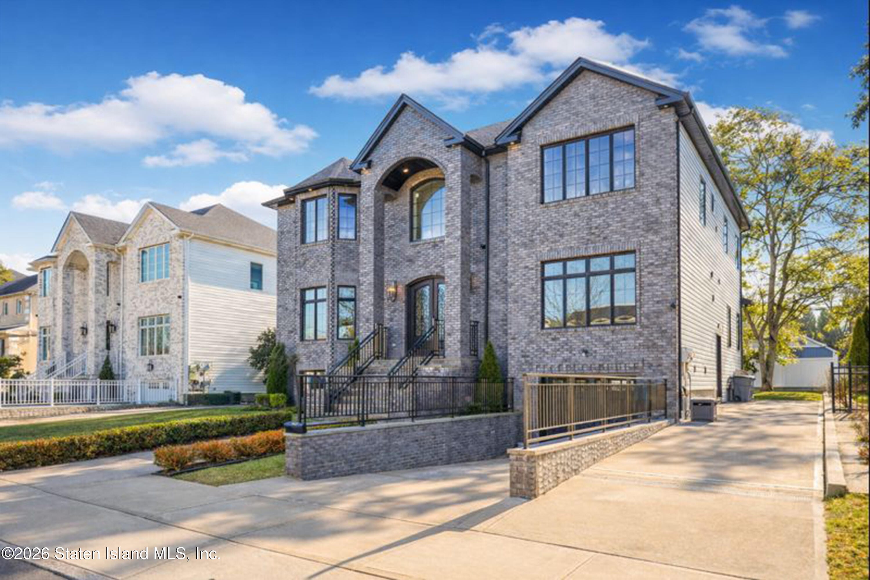 946 Edgegrove Avenue Image 3