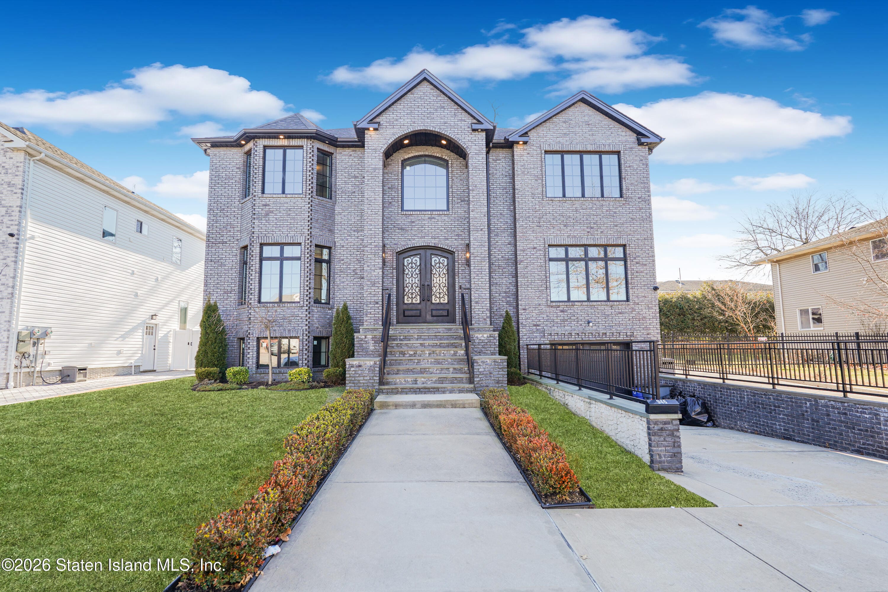 946 Edgegrove Avenue Image 4