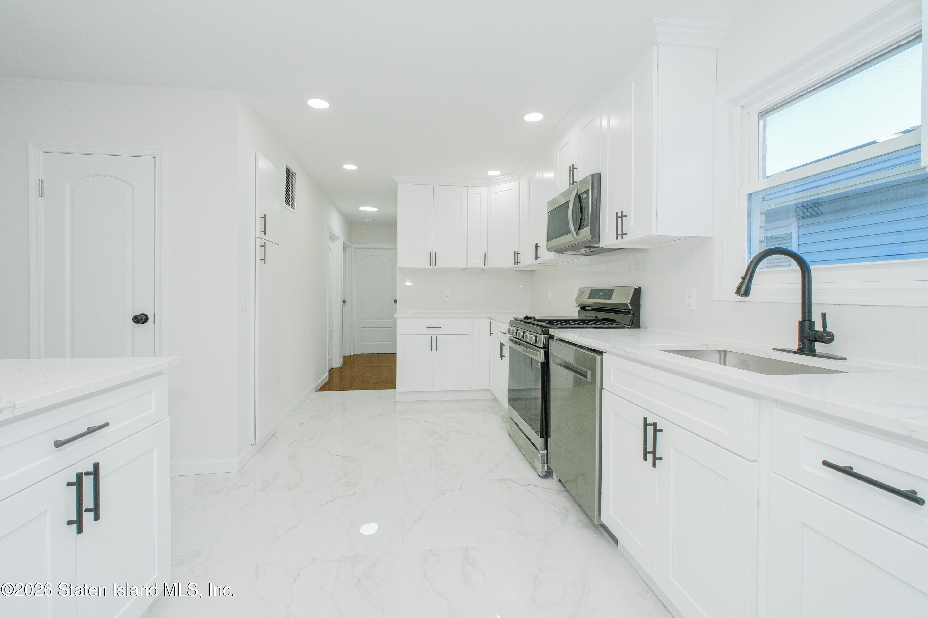 43 Country Woods Lane, Staten Island, NY, 10308 image 12