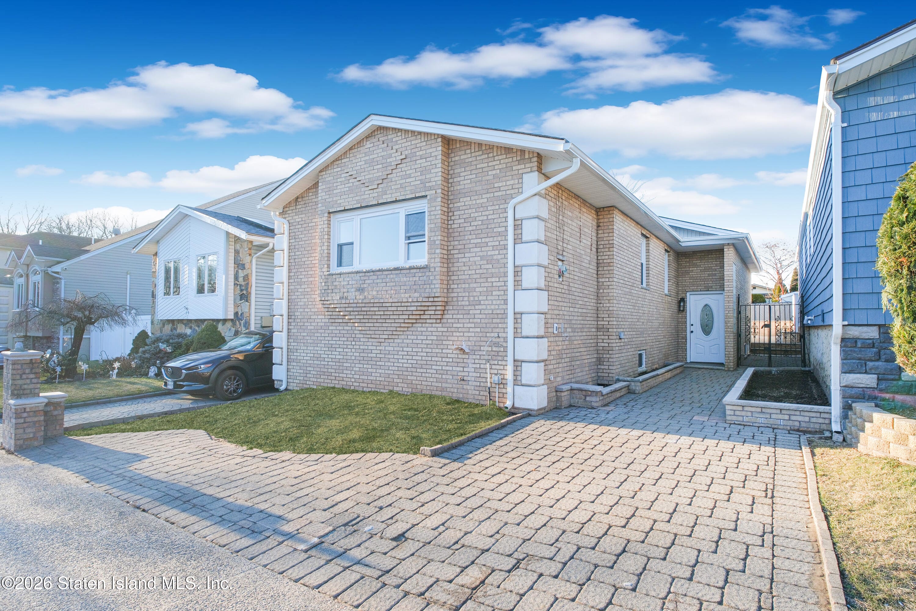 43 Country Woods Lane, Staten Island, NY, 10308