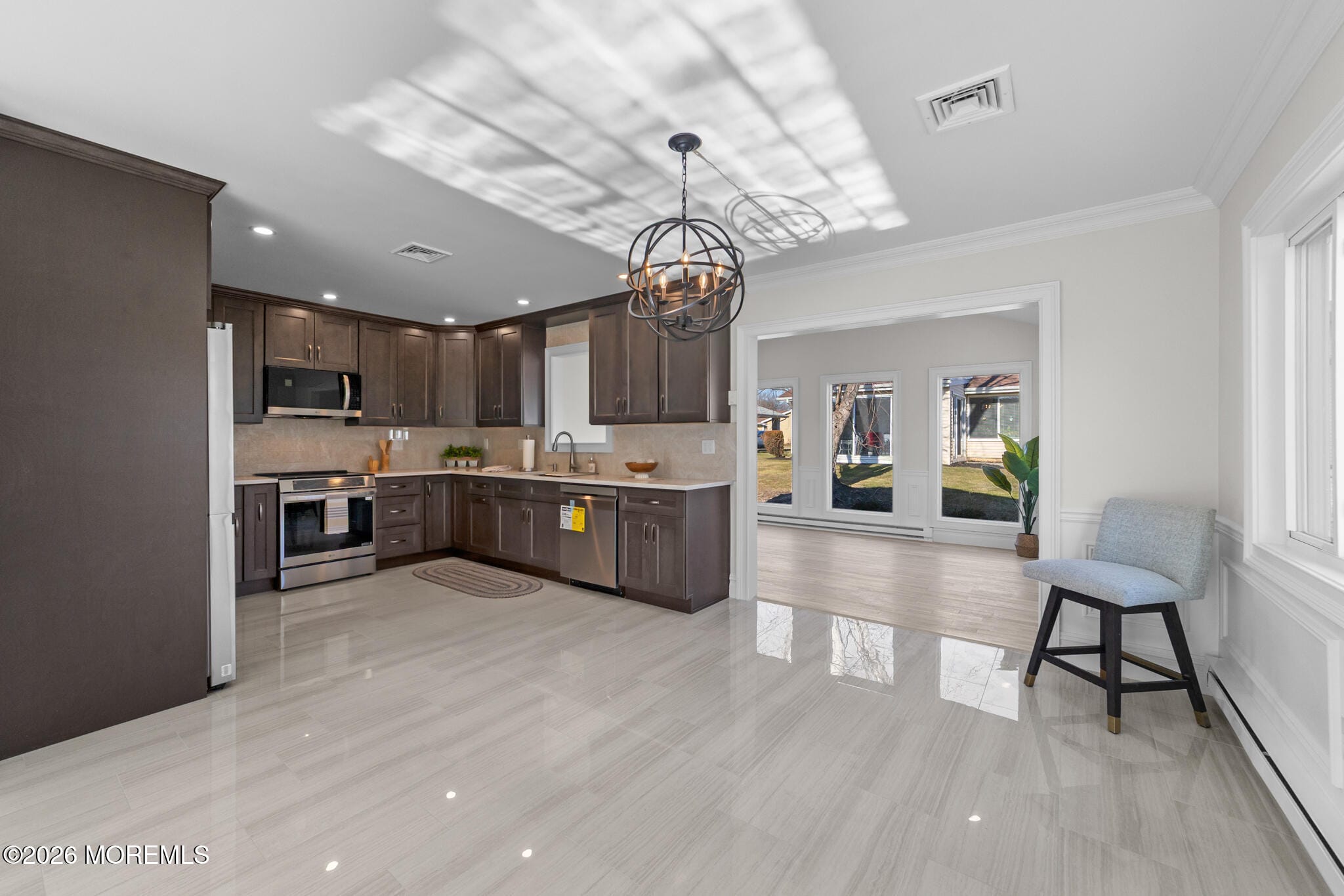 398 Fuchsia Plaza 398C Image 2