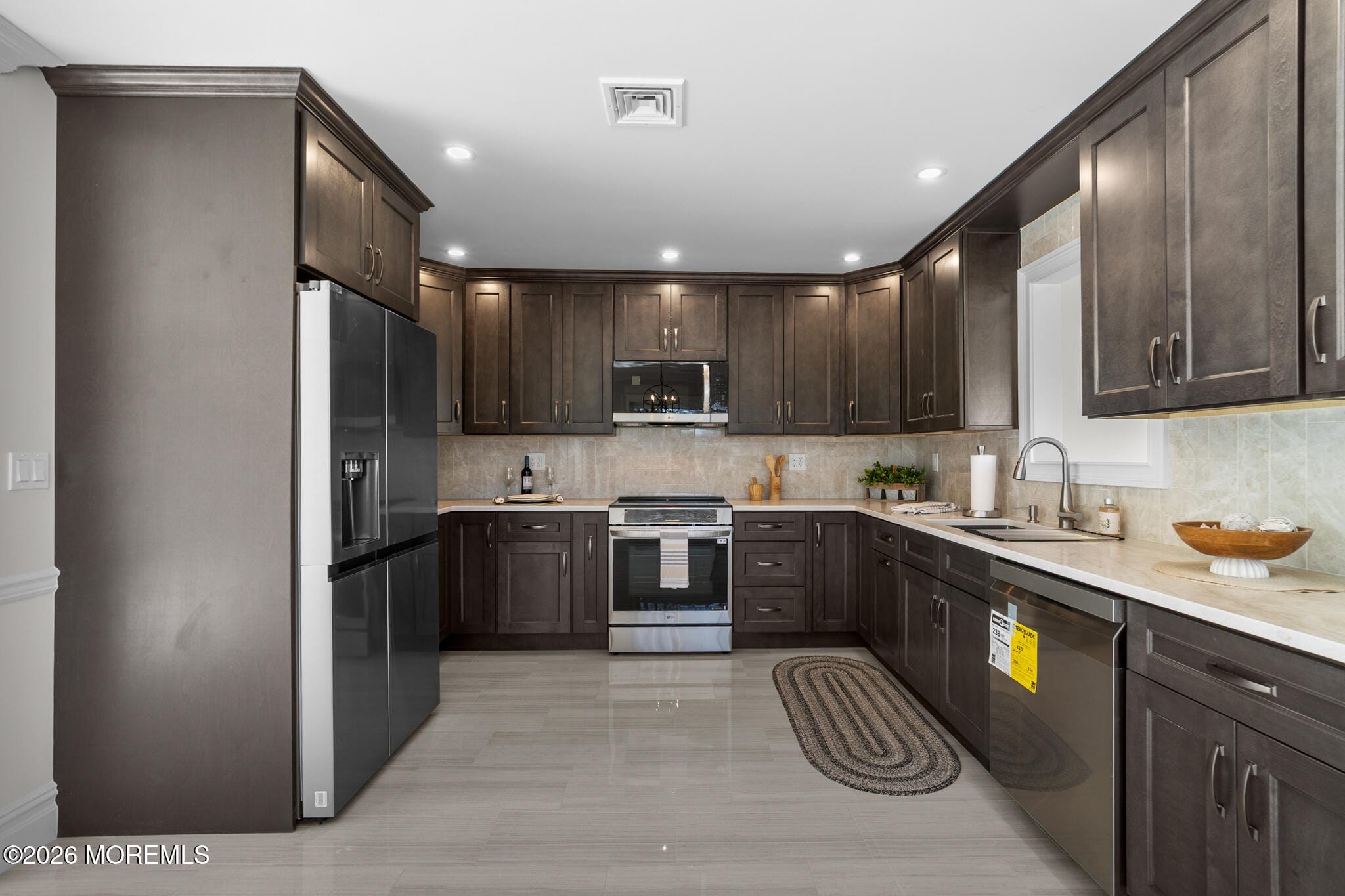 398 Fuchsia Plaza 398C Image 4