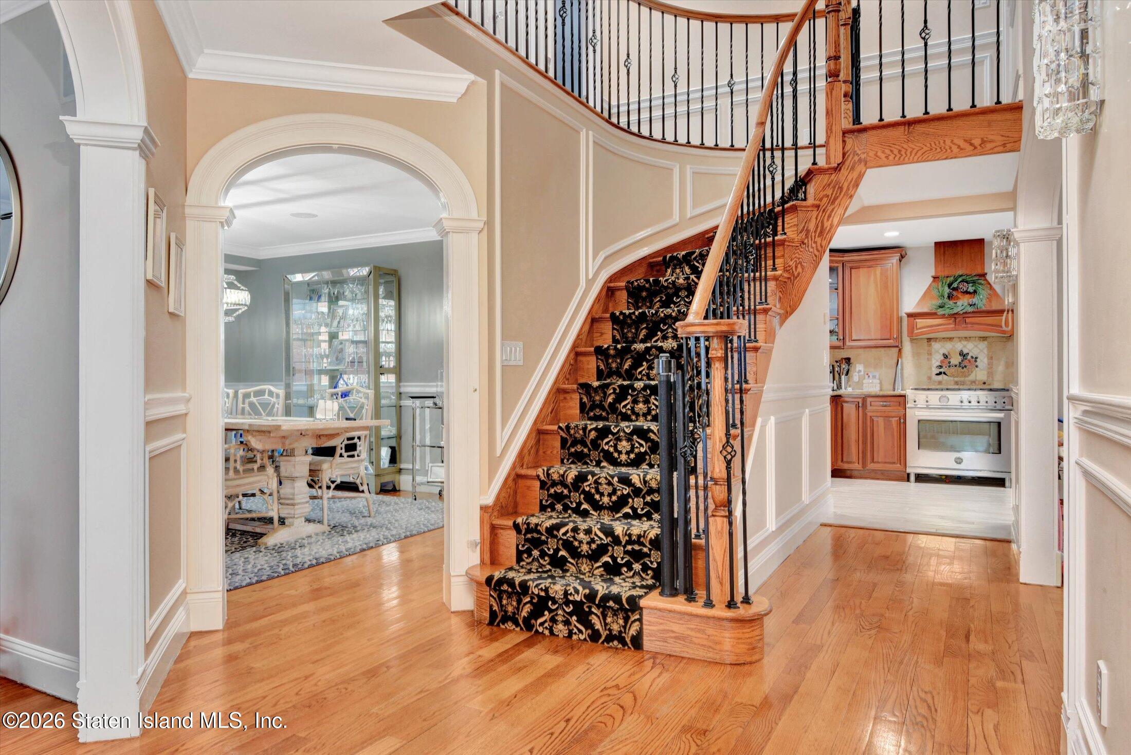 215 Lawrence Avenue Image 2