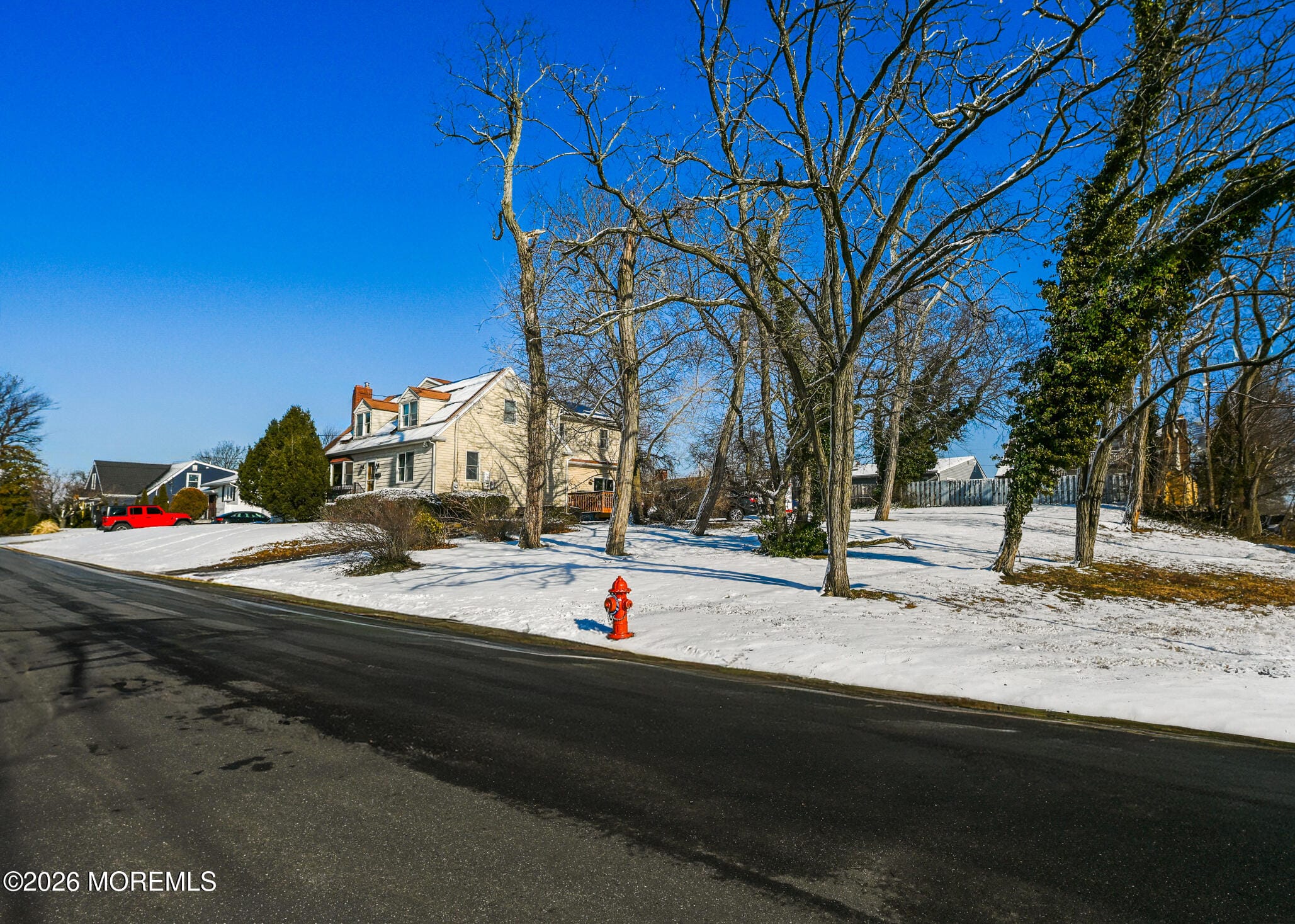 12 Thompson Avenue Image 3