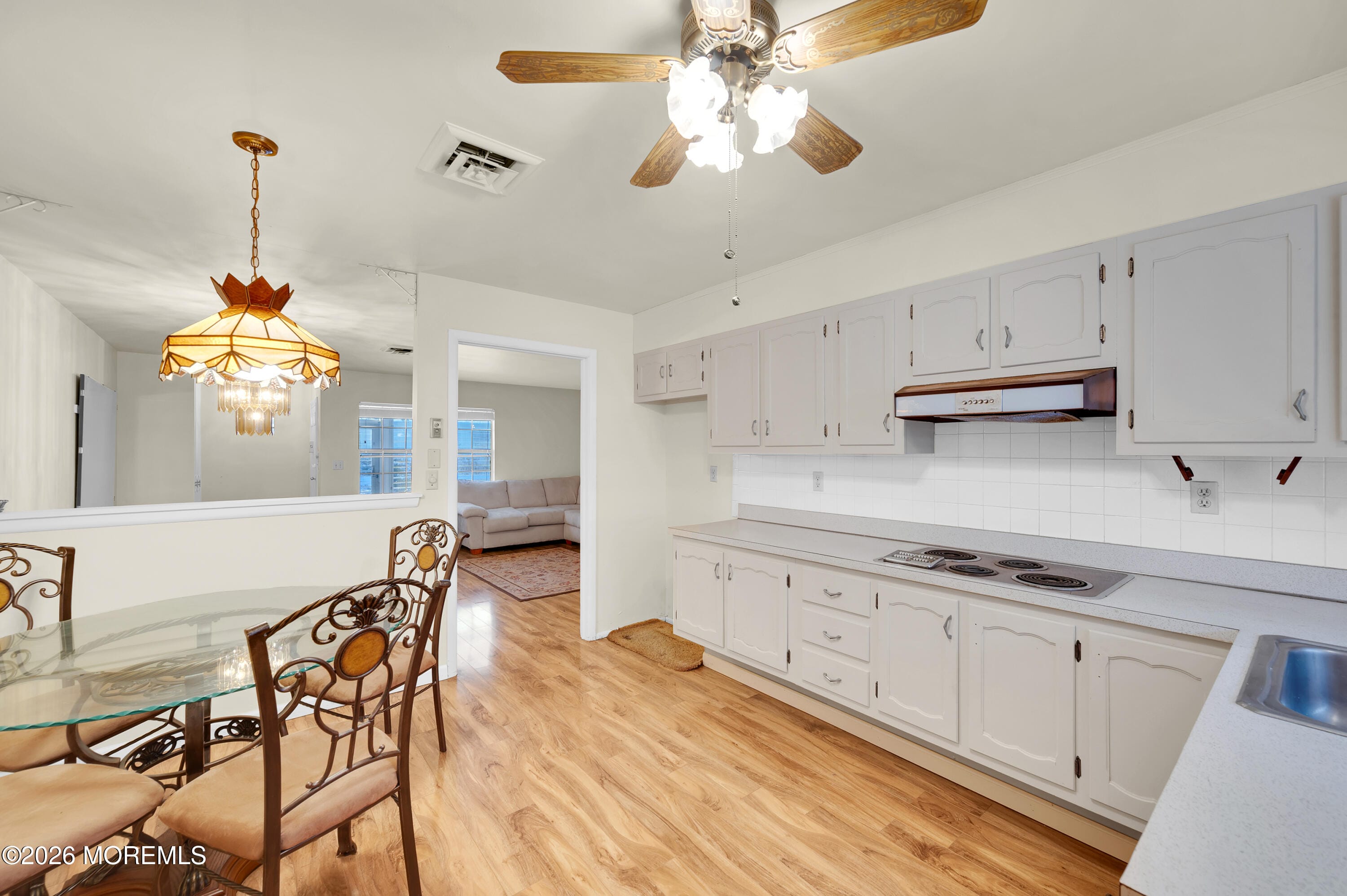 51A Cambridge Court Image 5