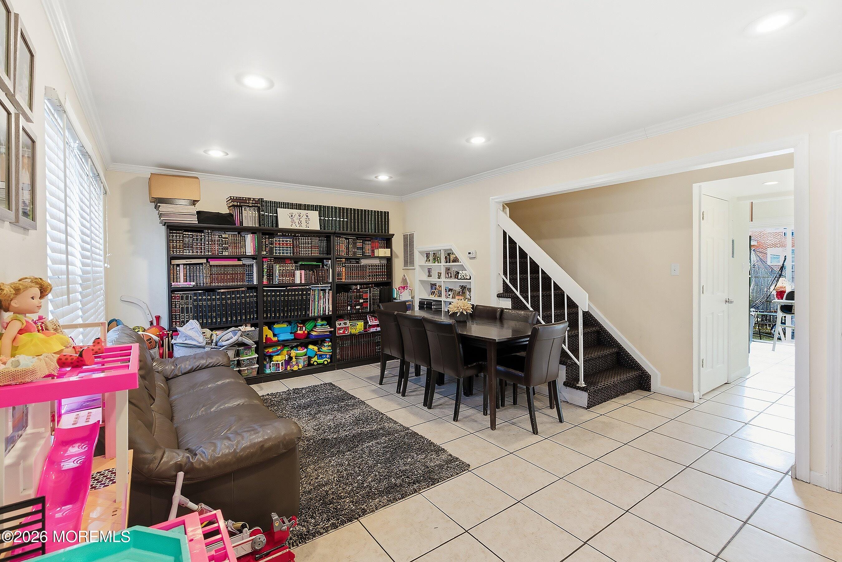 172 Williamsburg Lane Image 2