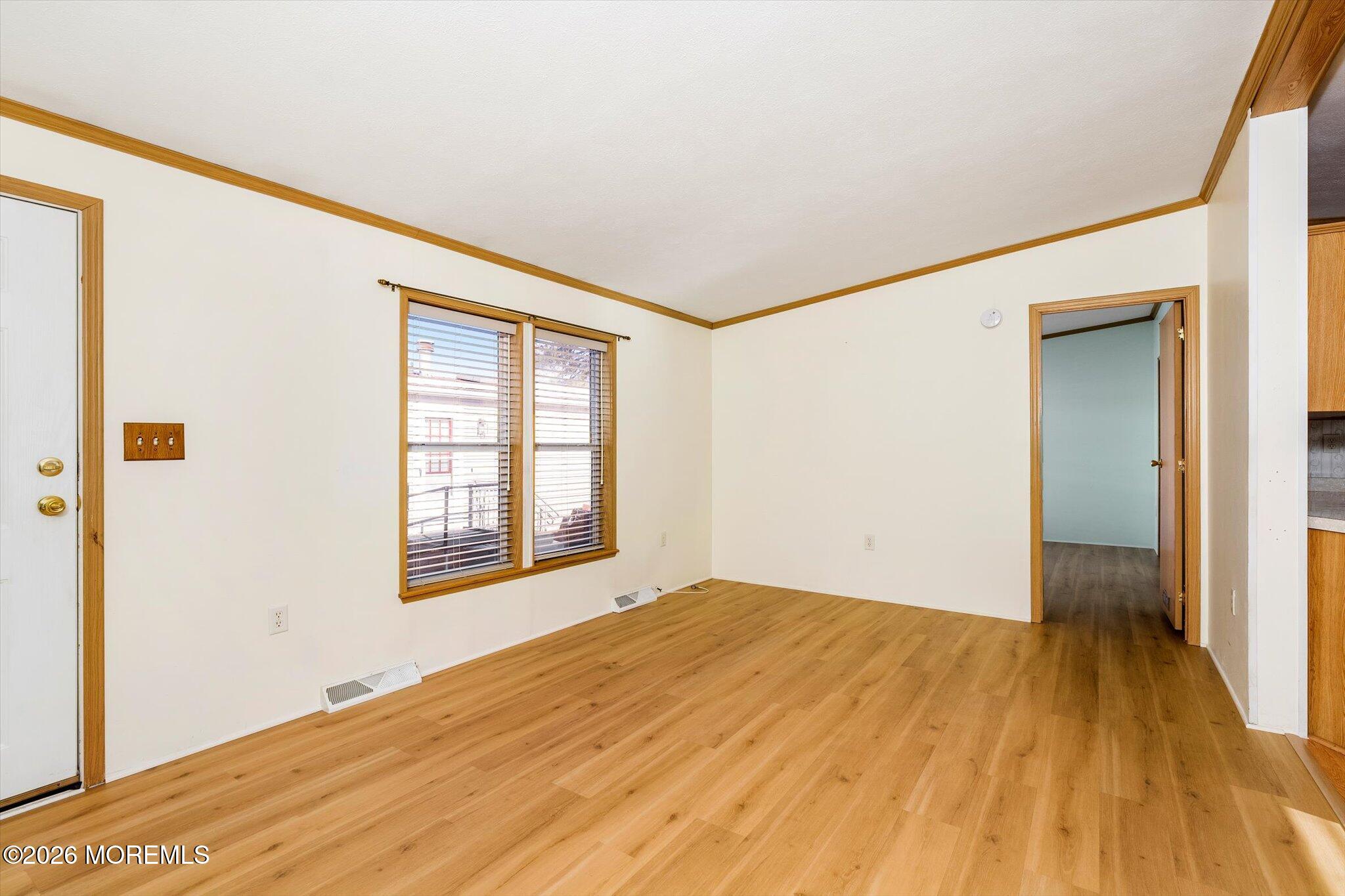 405 Maplehurst Court Image 4