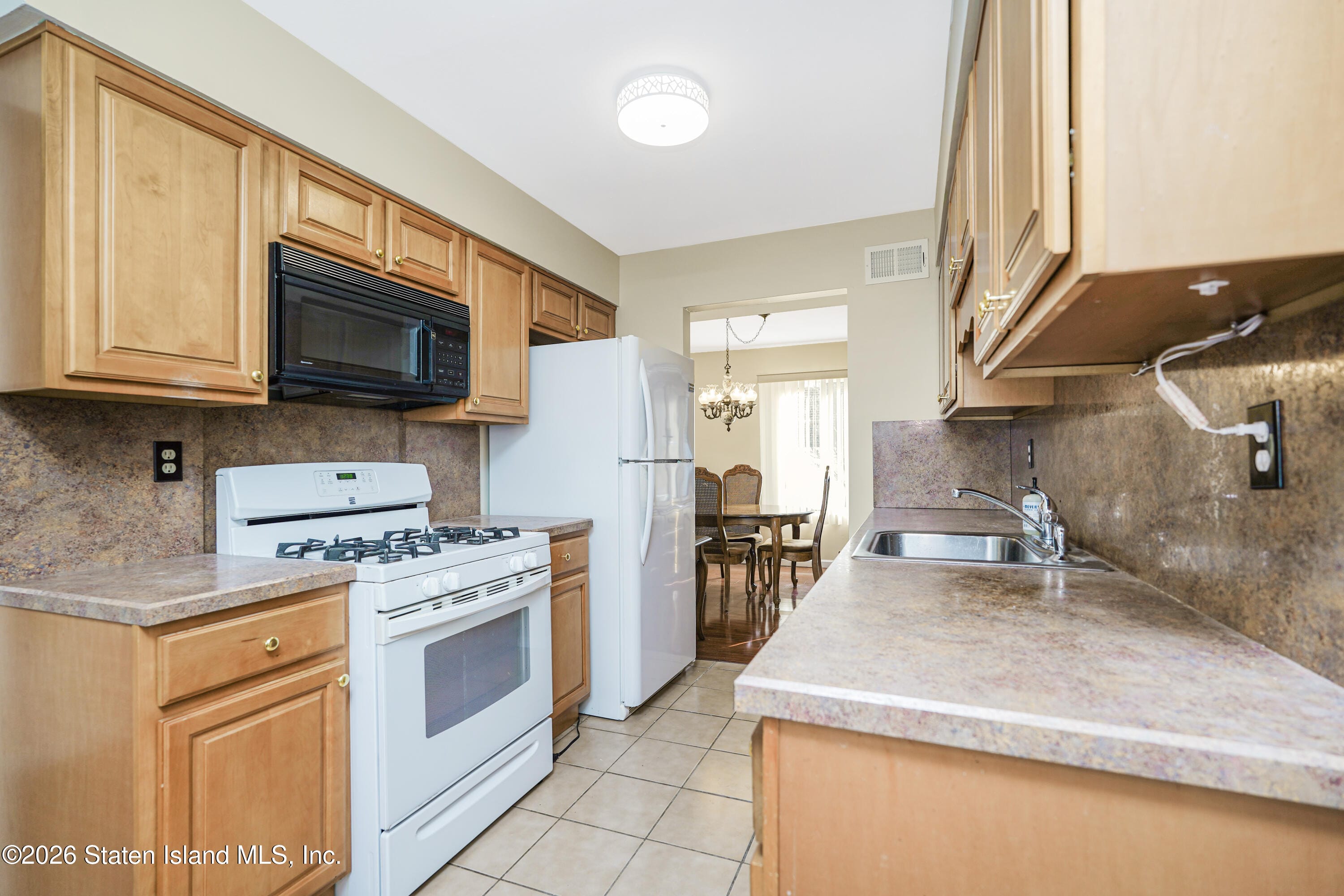 47 Fairlawn Loop, Staten Island, NY, 10308 image 8