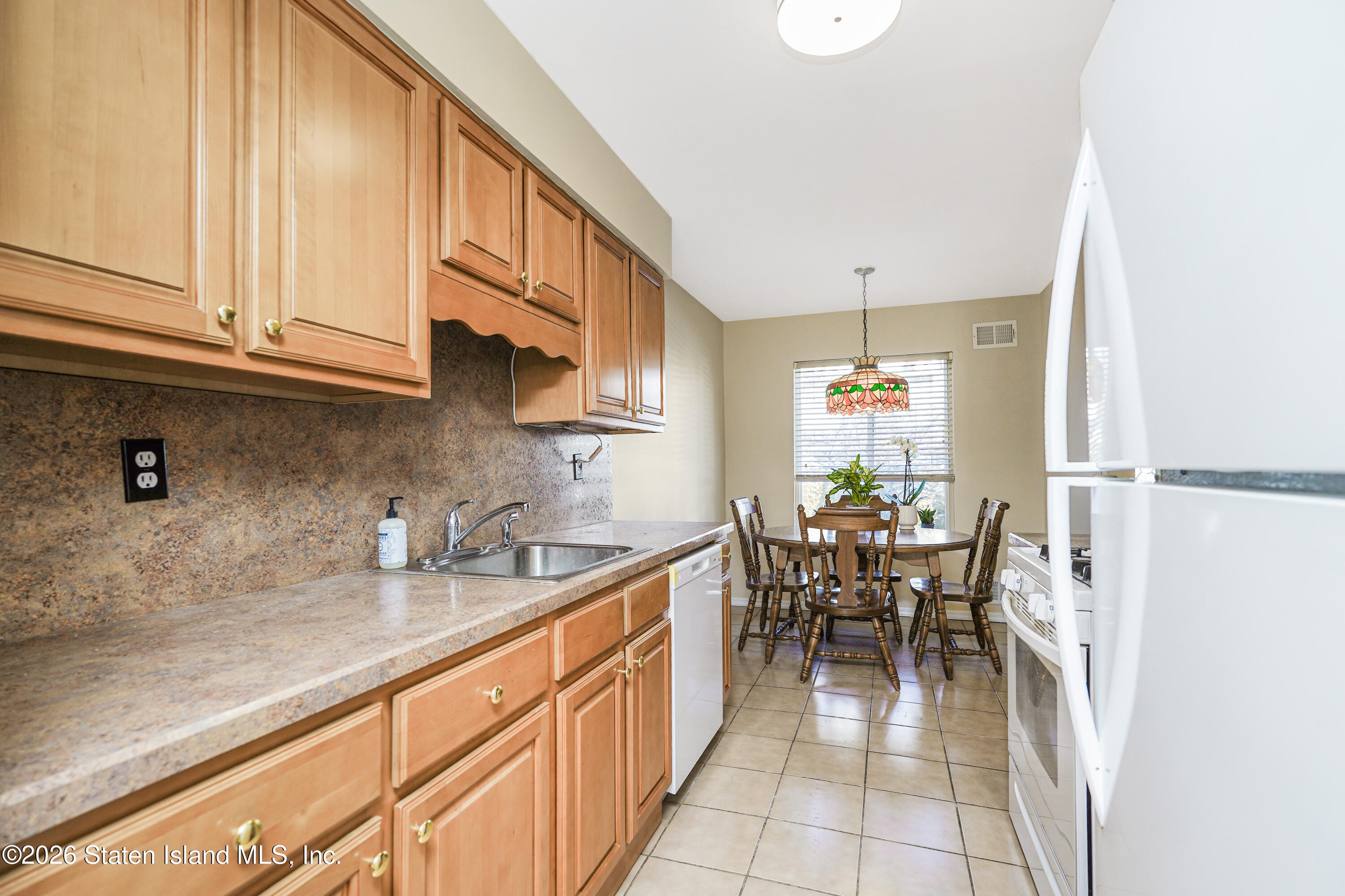 47 Fairlawn Loop, Staten Island, NY, 10308 image 9