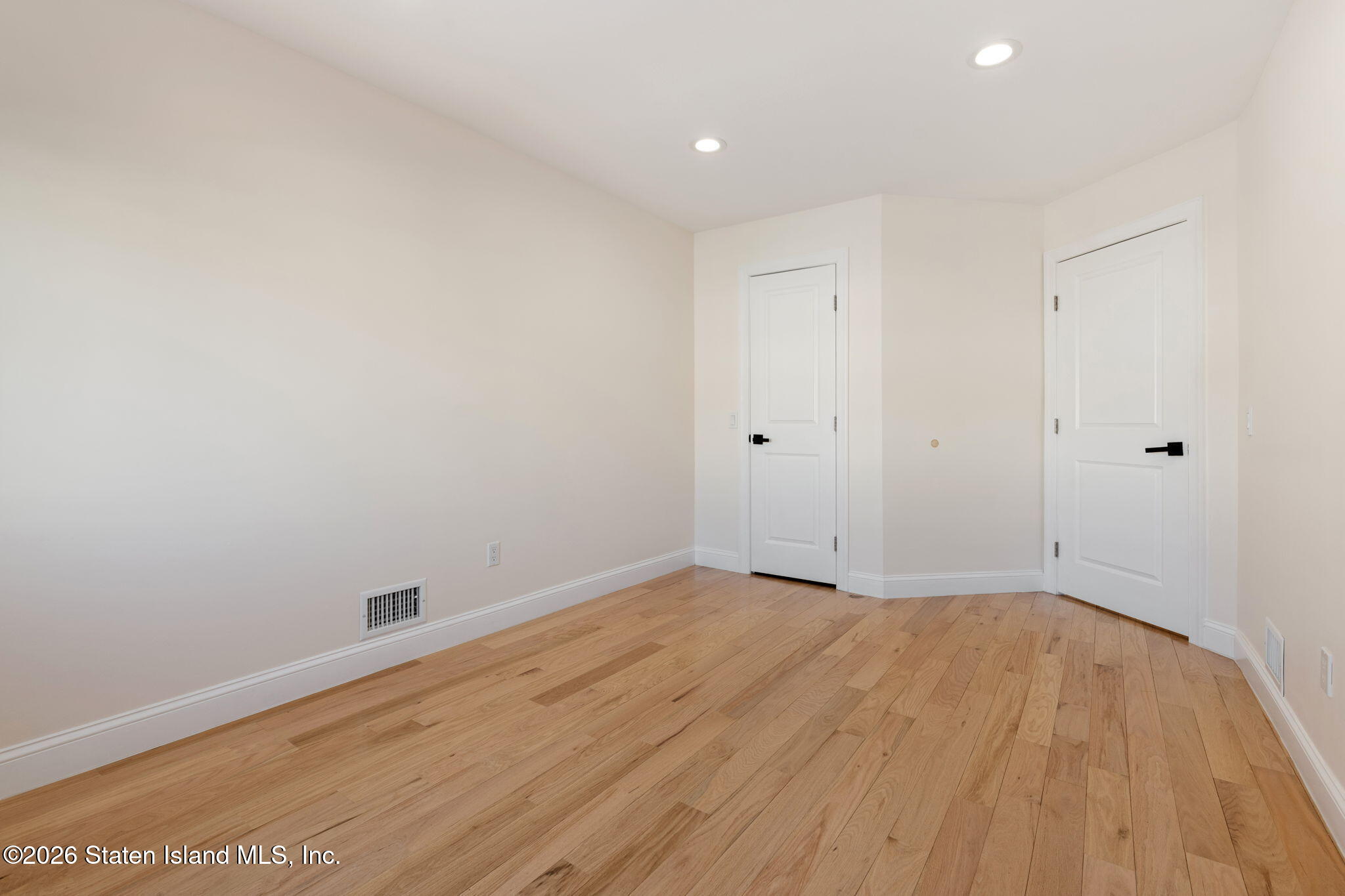 64 Country Drive, Staten Island, NY, 10314 image 18