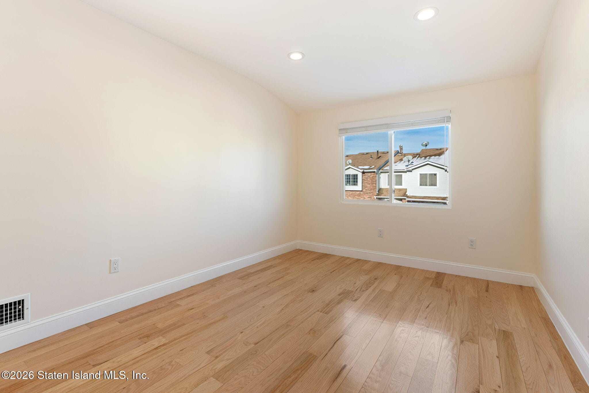 64 Country Drive, Staten Island, NY, 10314 image 25