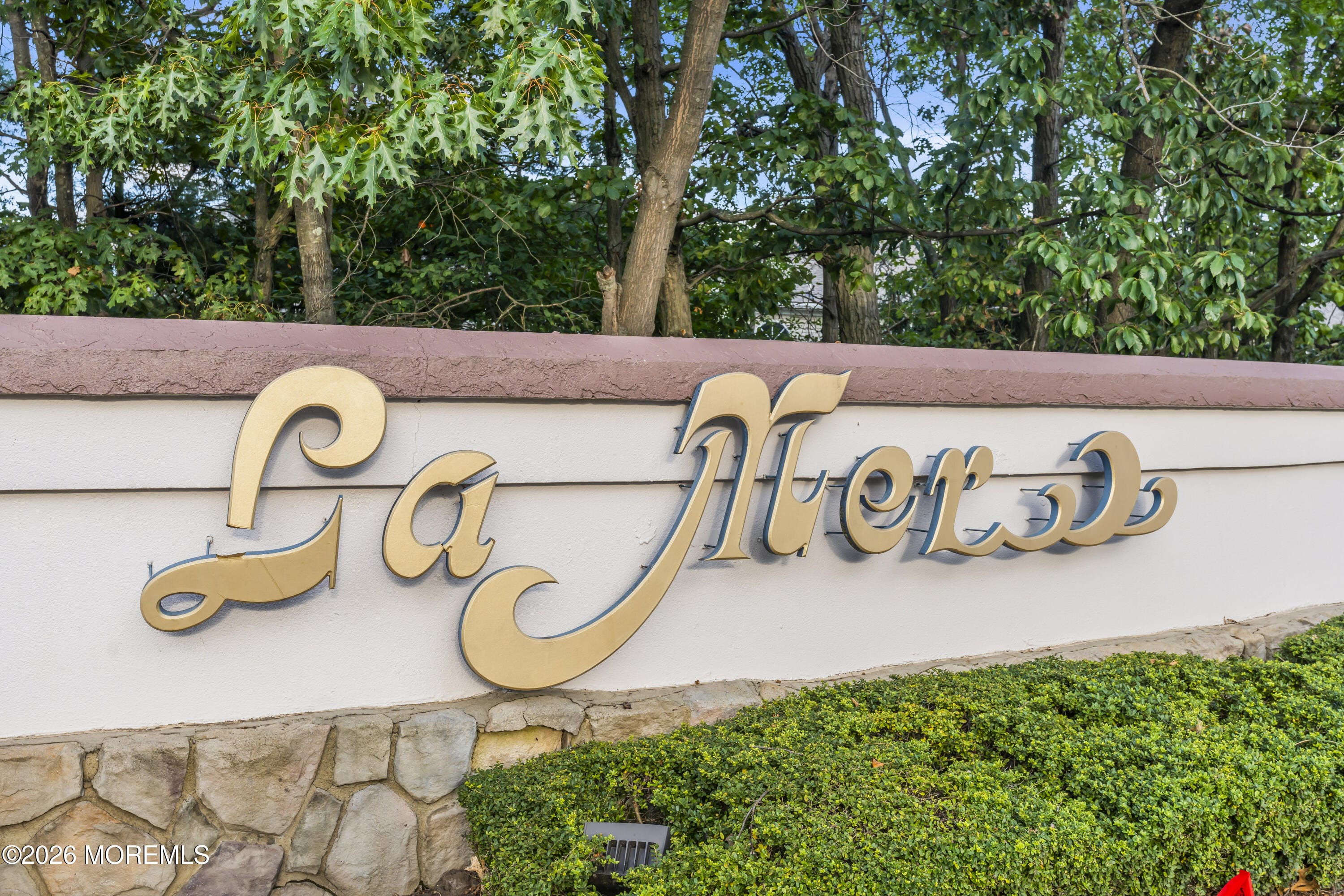 99 Woodmere Drive 705 Image 1