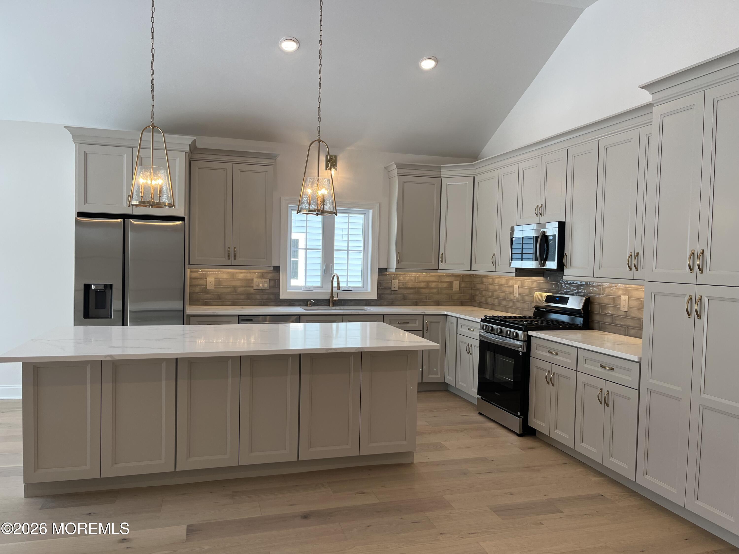 10 1/2 Johnson Avenue Image 5