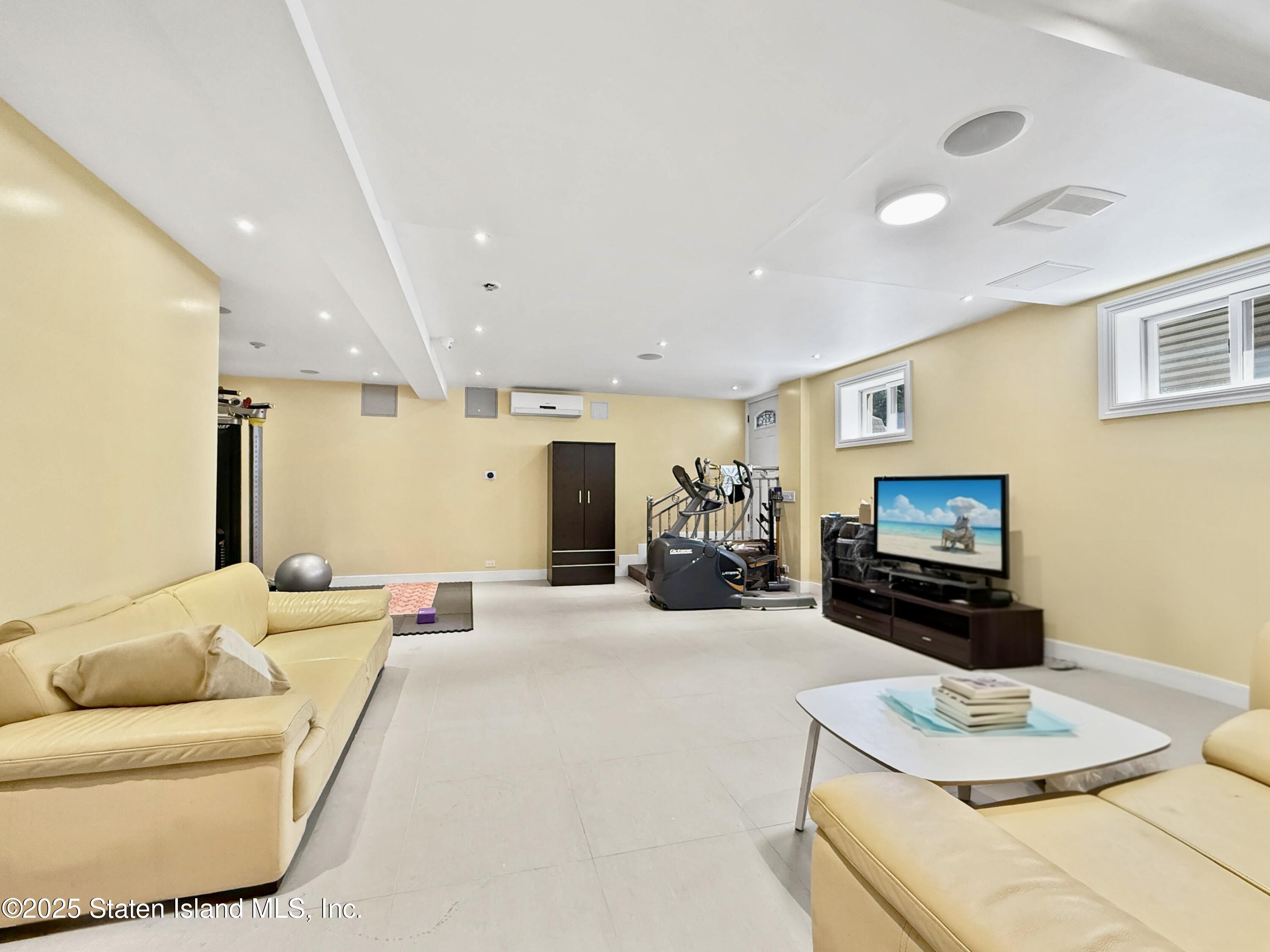 377 Hanover Avenue, Staten Island, NY, 10304 image 25