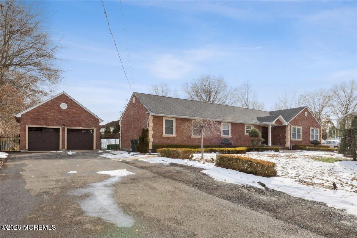 212 Stonehurst Boulevard Image 3