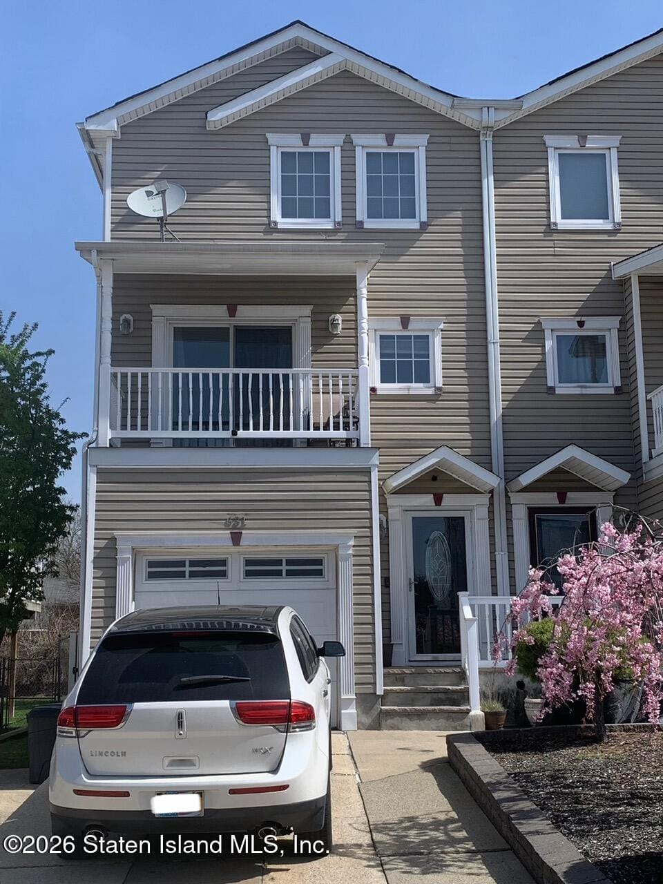 631 Travis Avenue Image 2