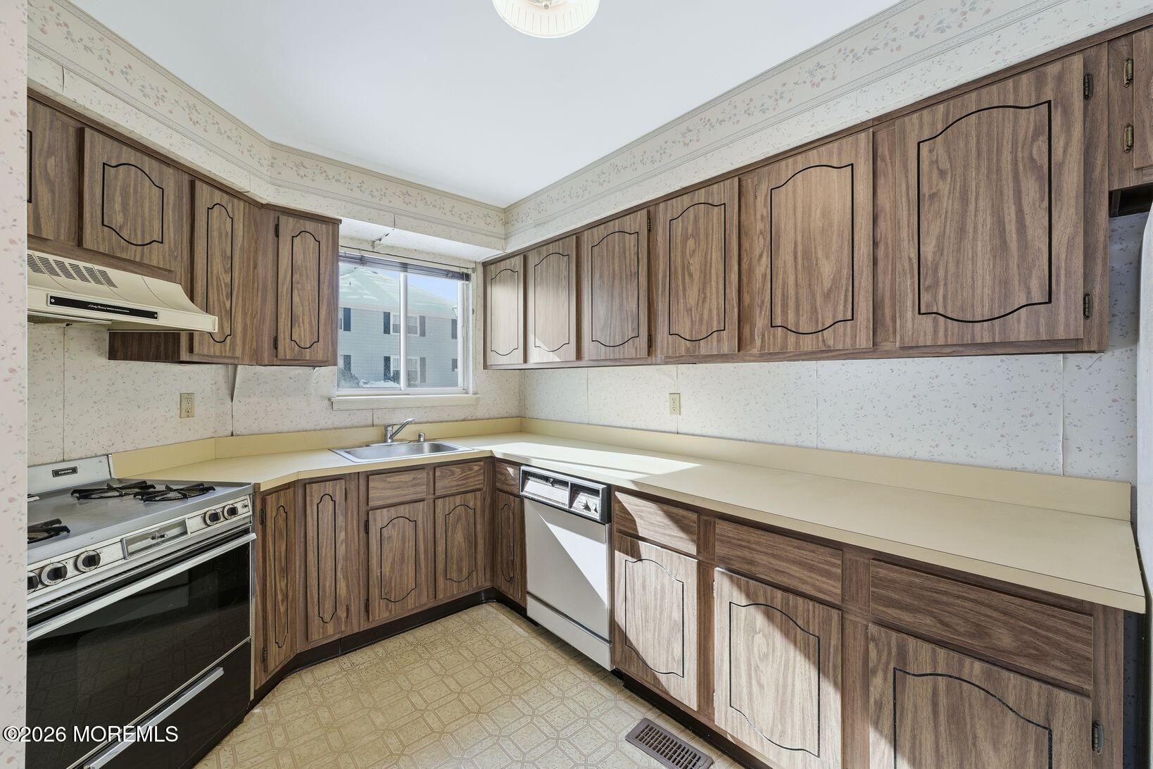 1502 Buckingham Circle, Middletown, NJ, 07748 image 10