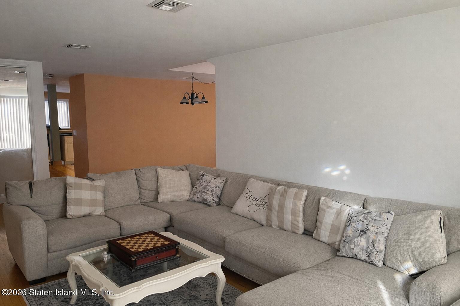 1319 Rockland Avenue Image 5