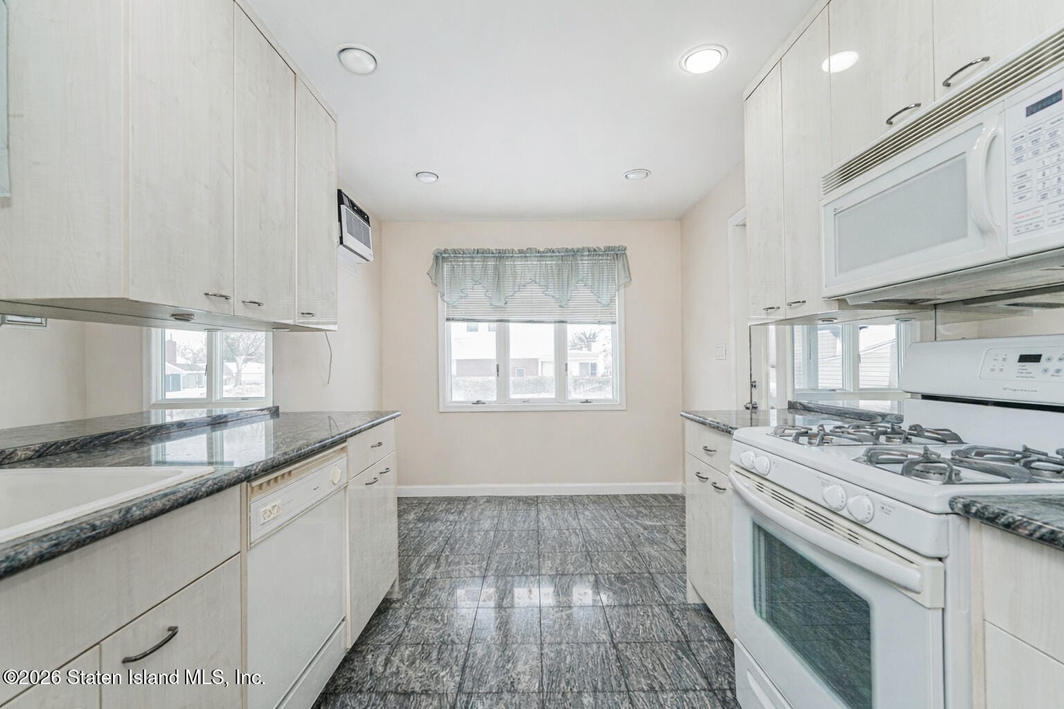 678 Bement Avenue, Staten Island, NY, 10310 image 15