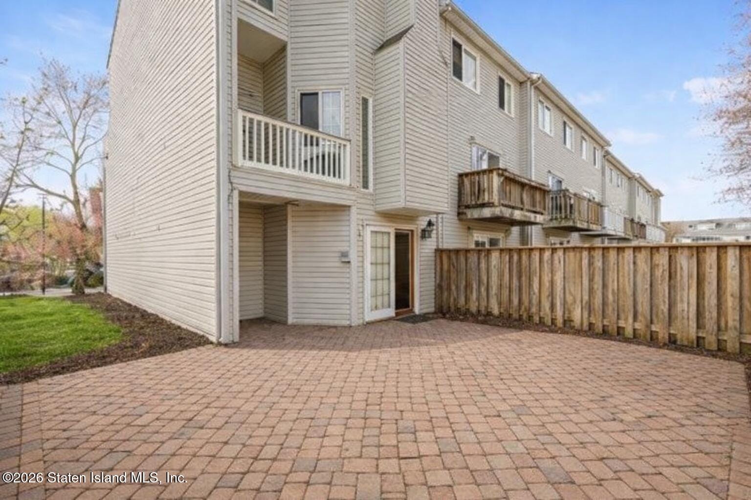 120 Dinsmore Street A Image 3