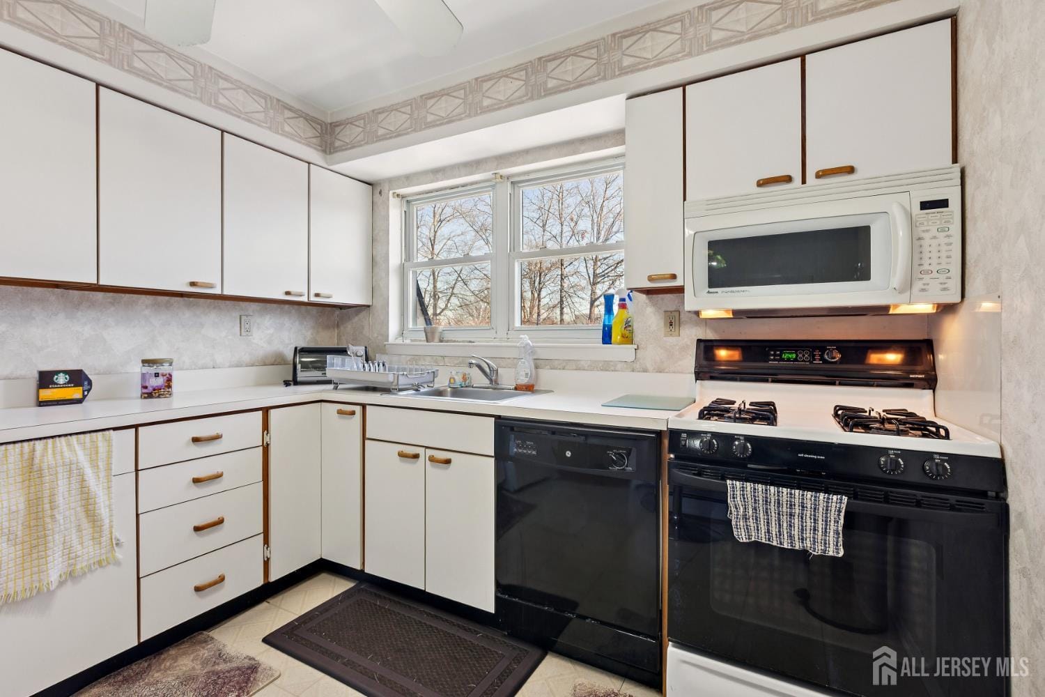 24 Woodedge Avenue A8, Edison, NJ, 08817 image 6