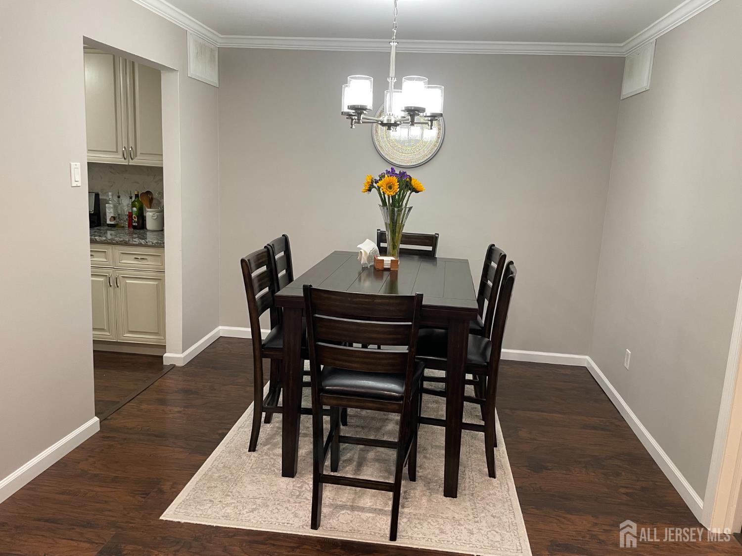 1306 stoneridge Circle Image 5