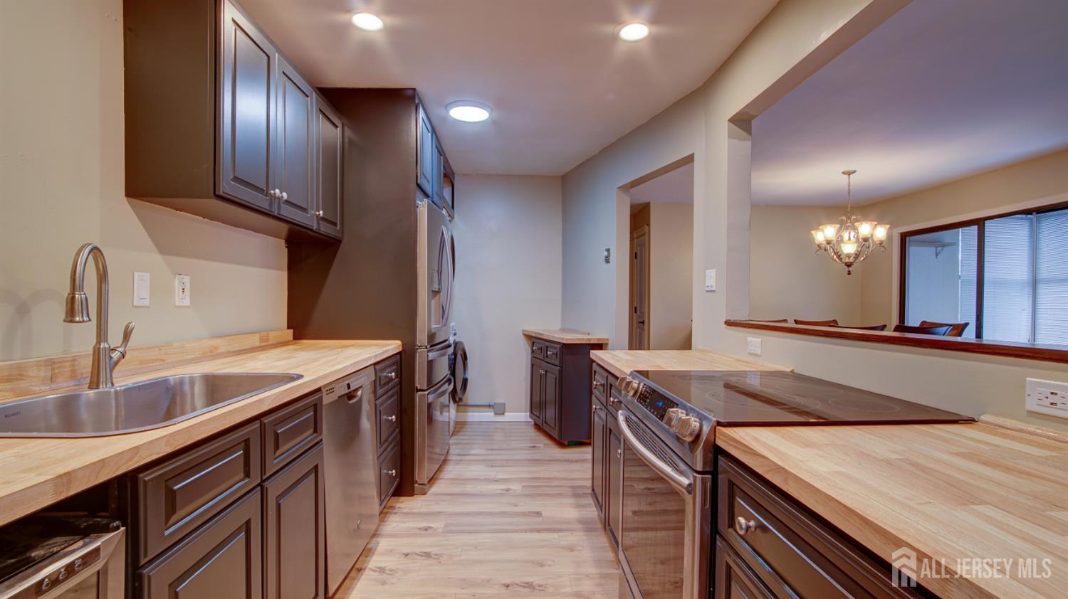 167 Amberly Drive C Image 3