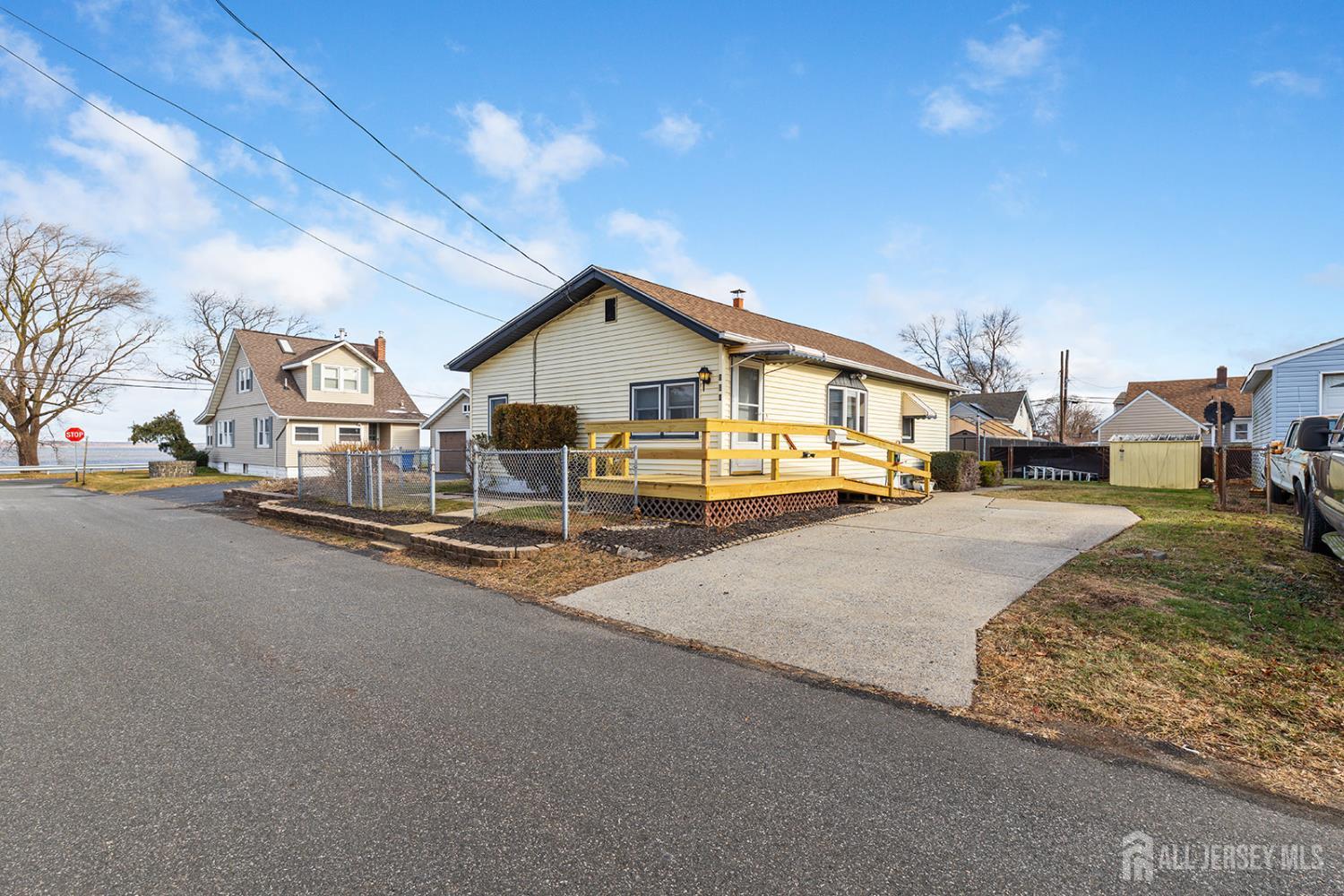 104 Roosevelt Avenue Image 2