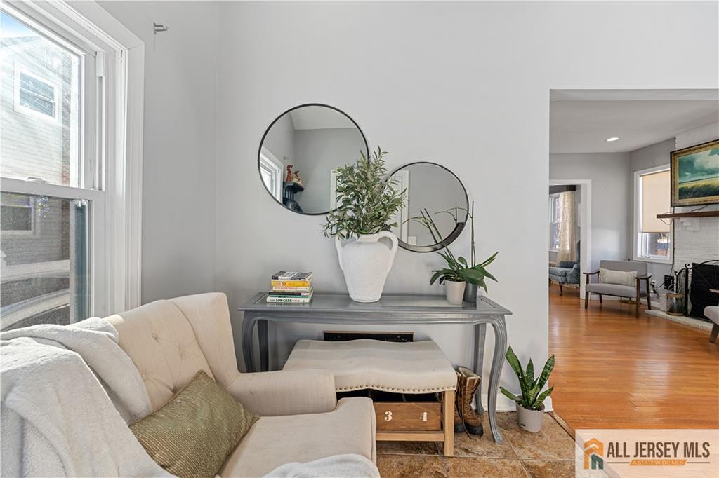 609 Harrison Place Image 3