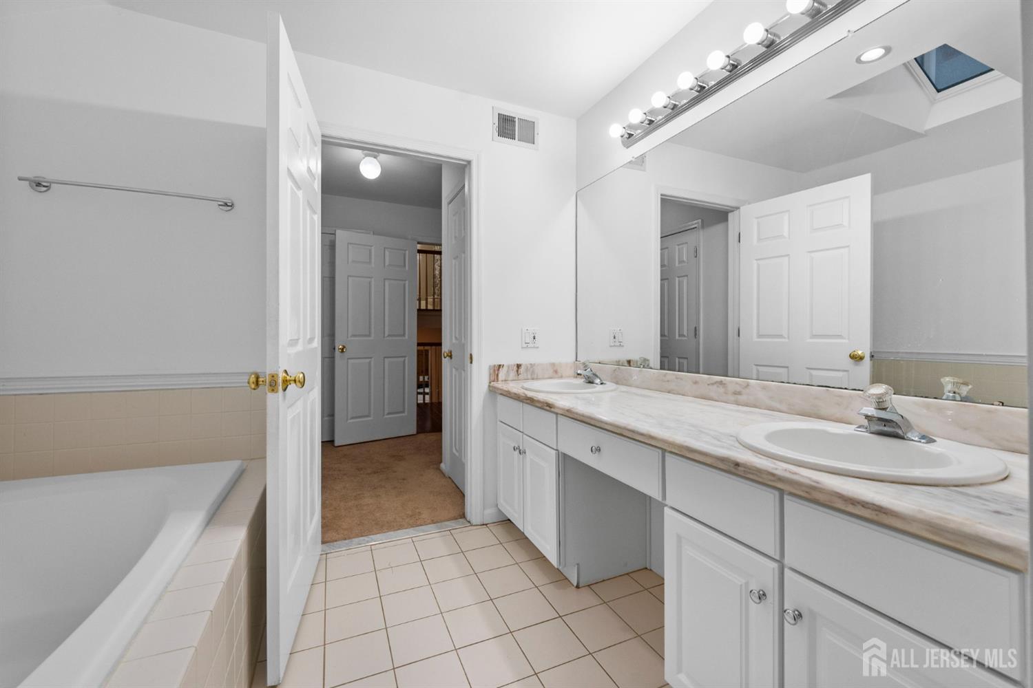 124 Kingsland Circle, South Brunswick, NJ, 08852 image 19